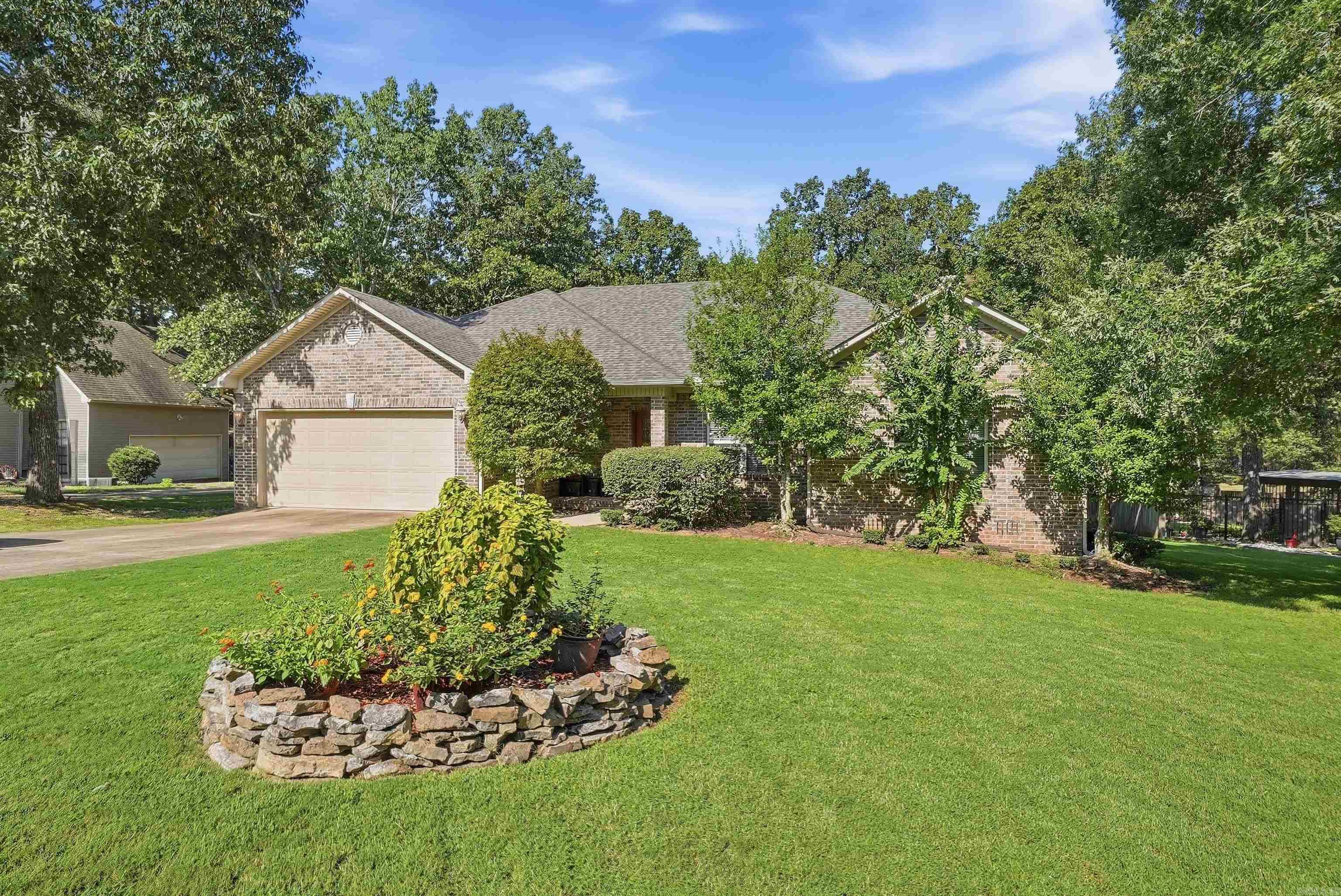 19614 Hunters Woods Drive Property Photo 2