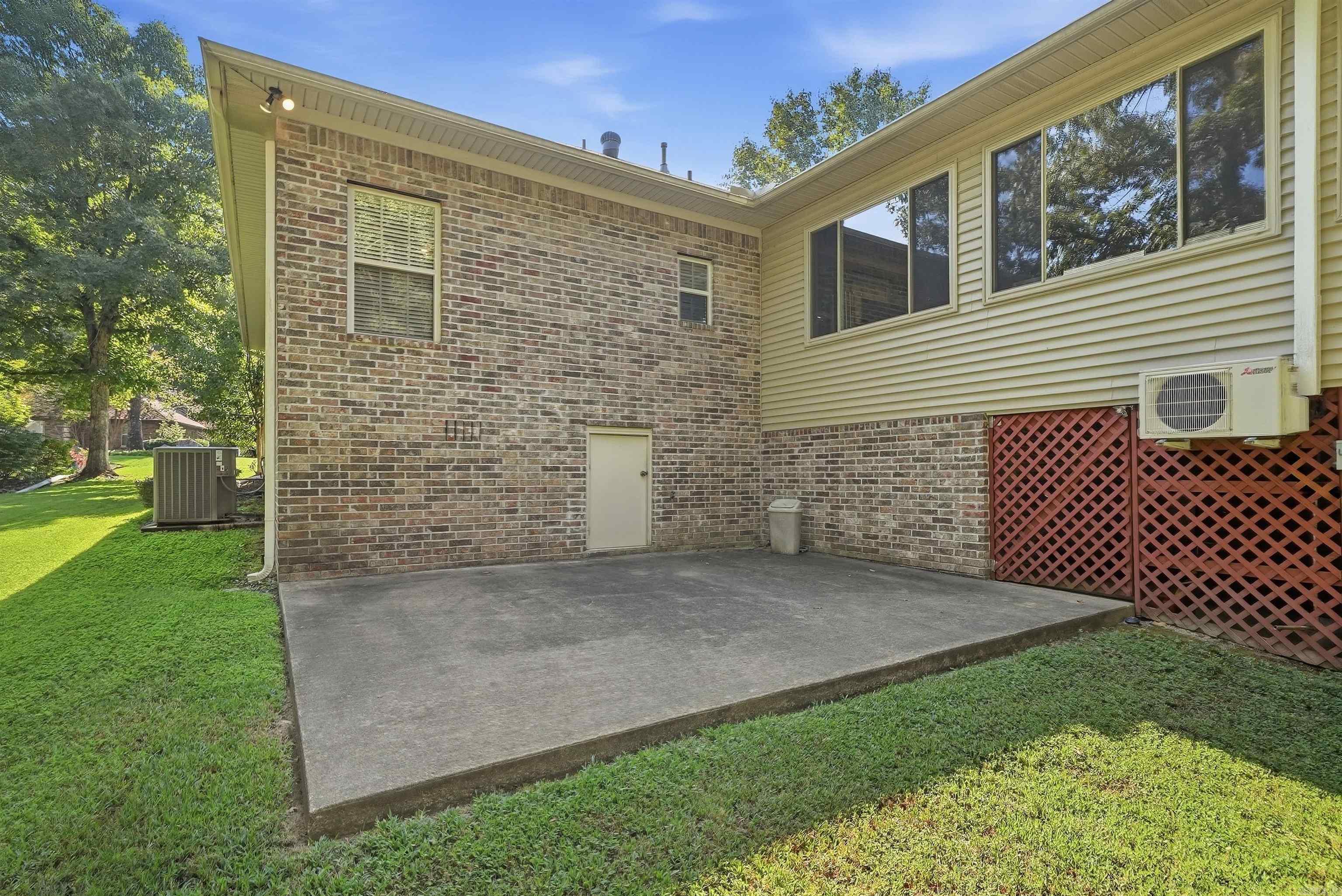 19614 Hunters Woods Drive Property Photo 48