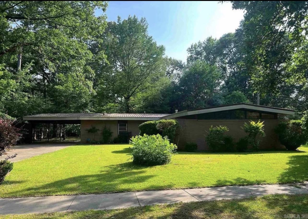 1006 Camp Road Property Photo 1