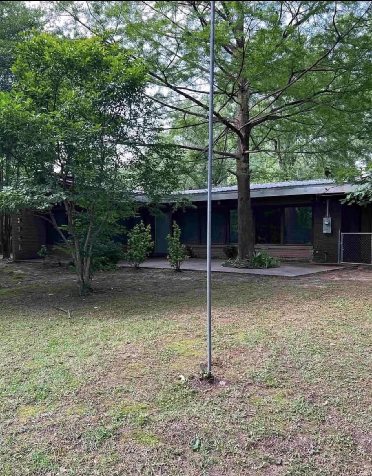 1006 Camp Road Property Photo 2