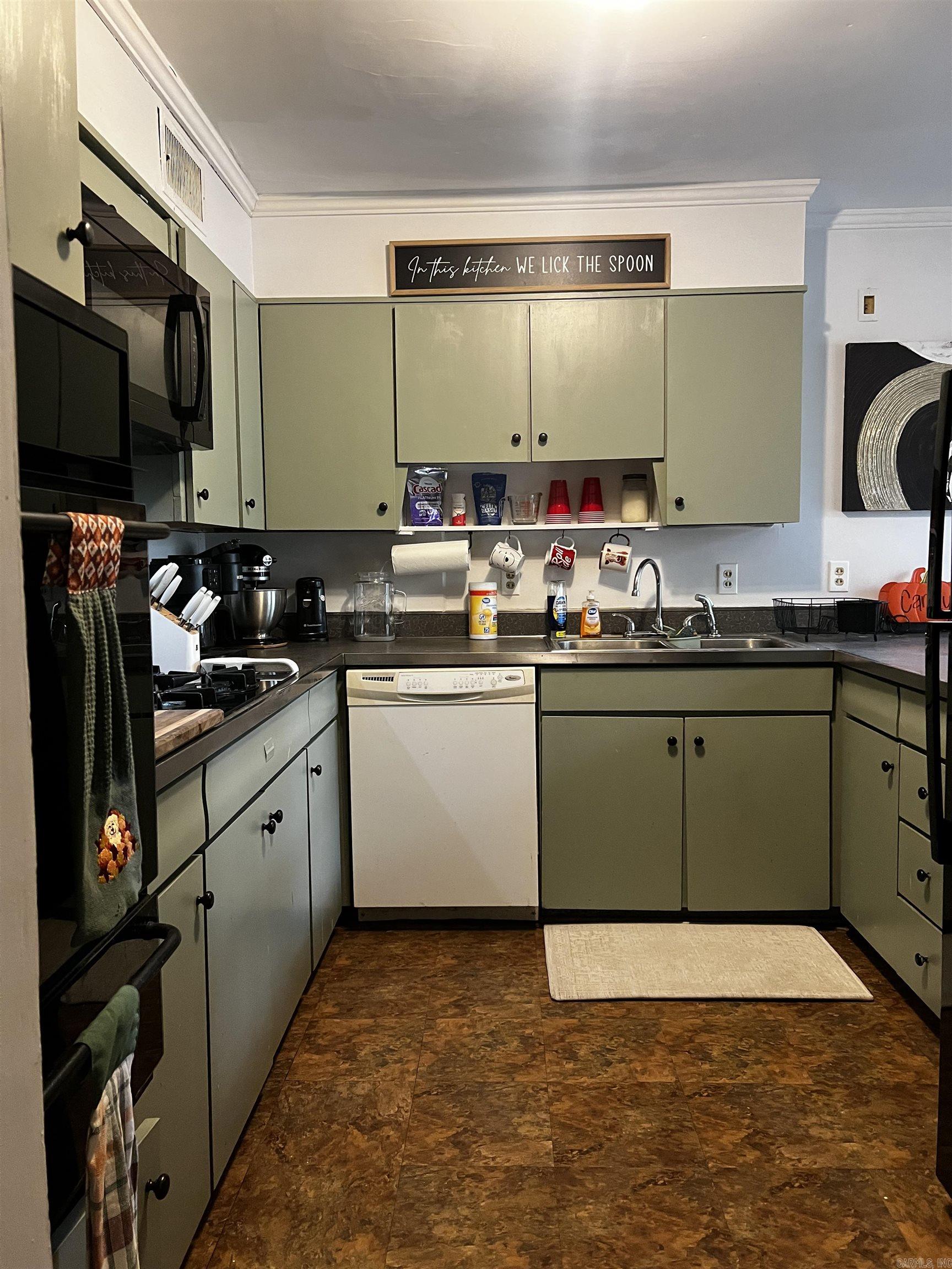1006 Camp Road Property Photo 4