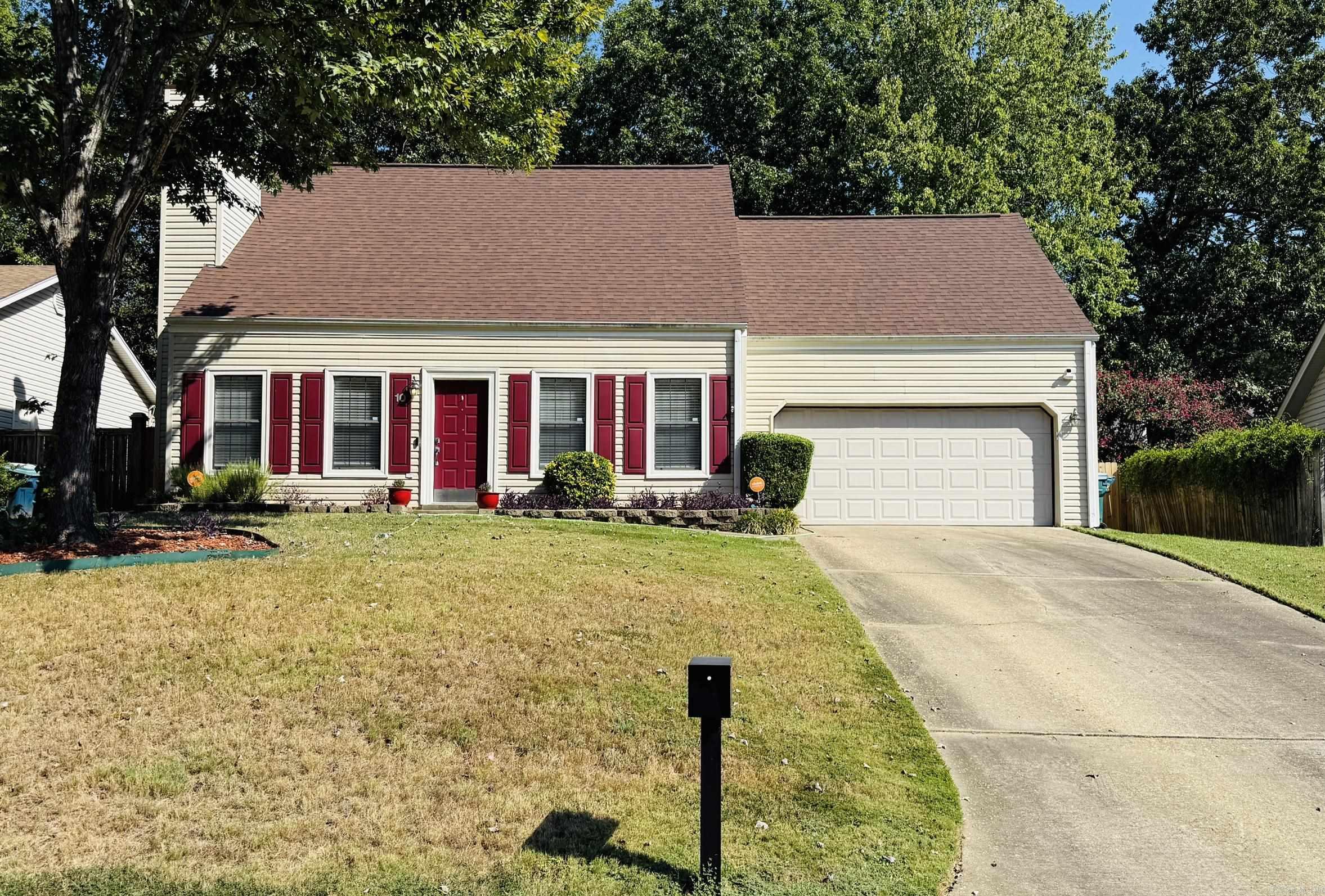 10 HONEY LOCUST Court Property Photo 1