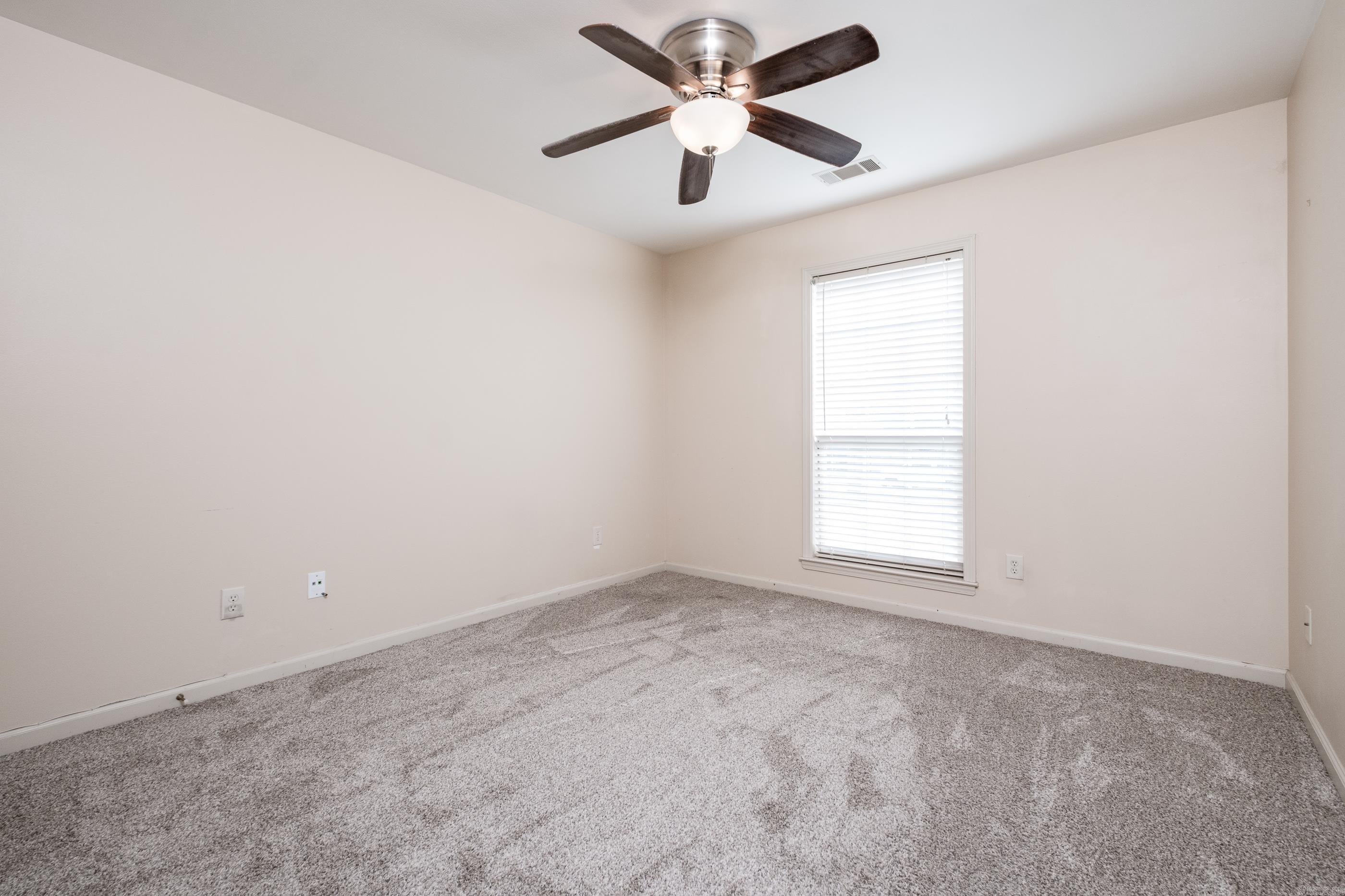 26038550 Property Photo 28