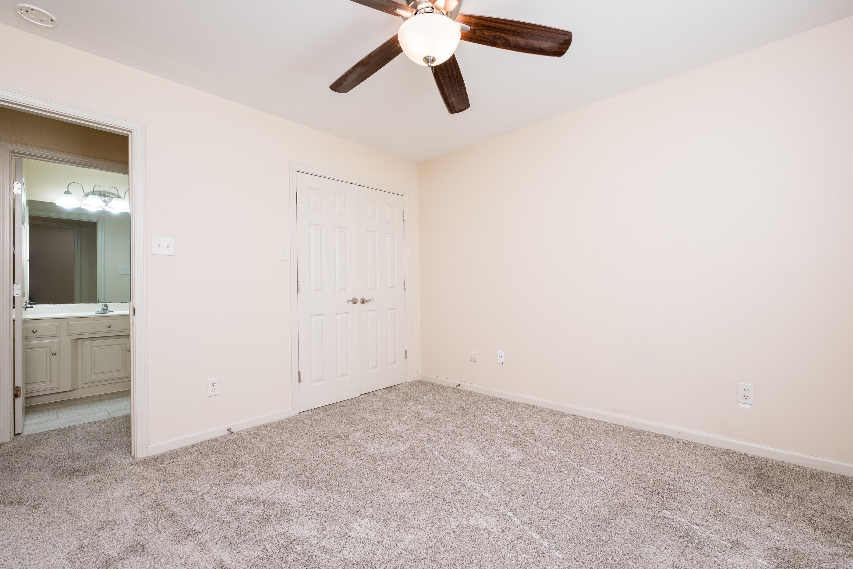 26038550 Property Photo 30