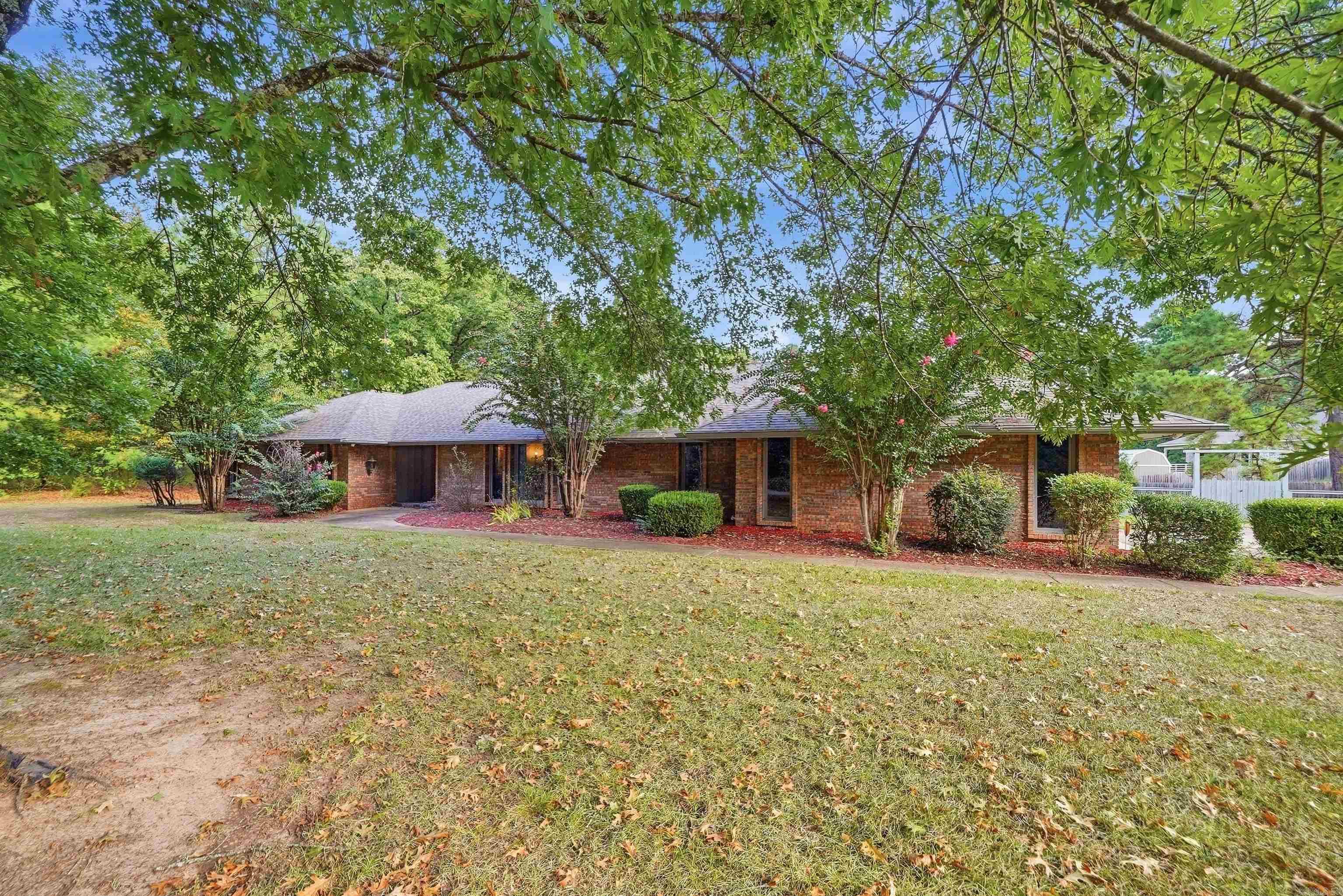1414 Country Club Road Property Photo 1