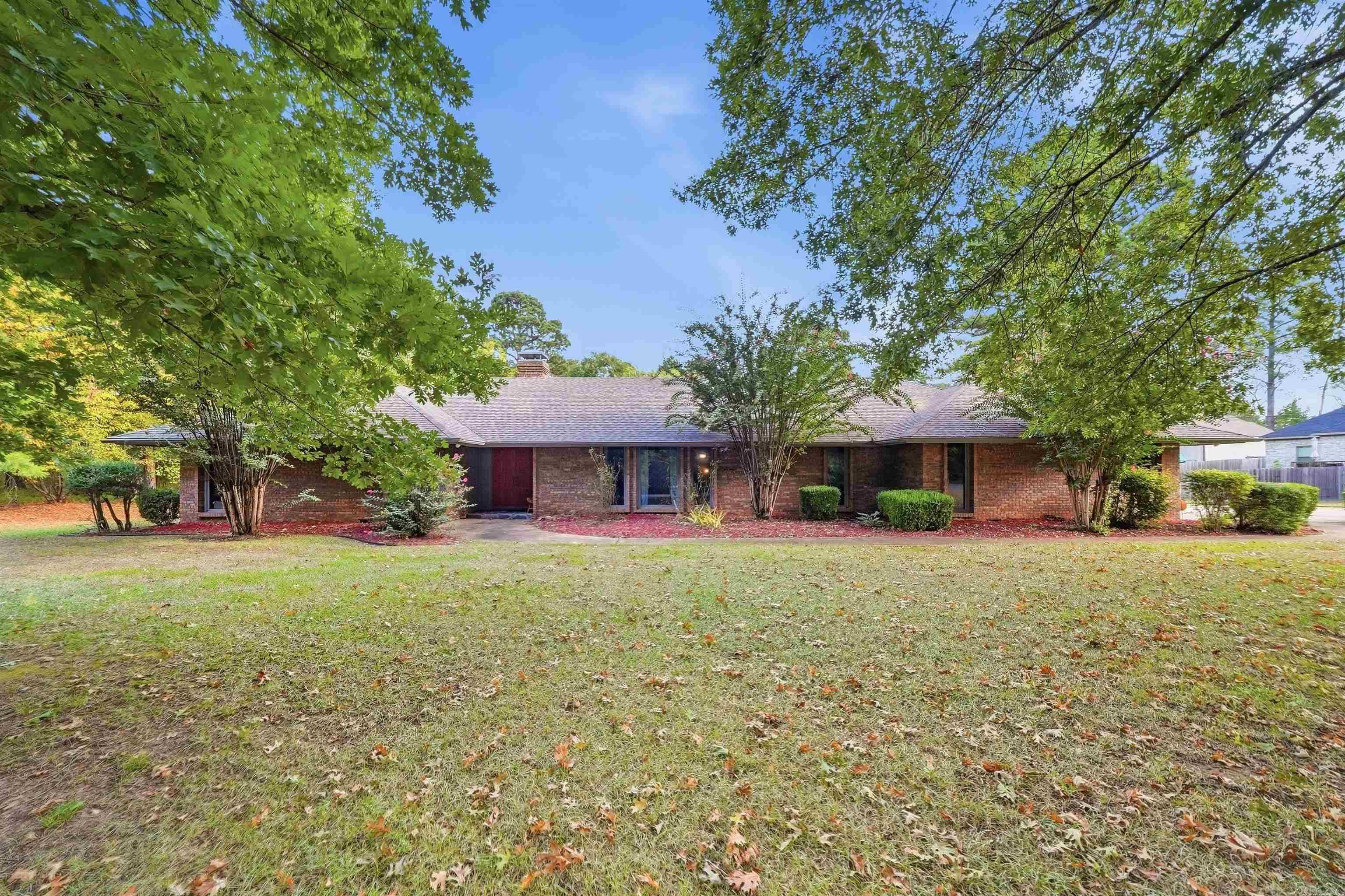 1414 Country Club Road Property Photo 2