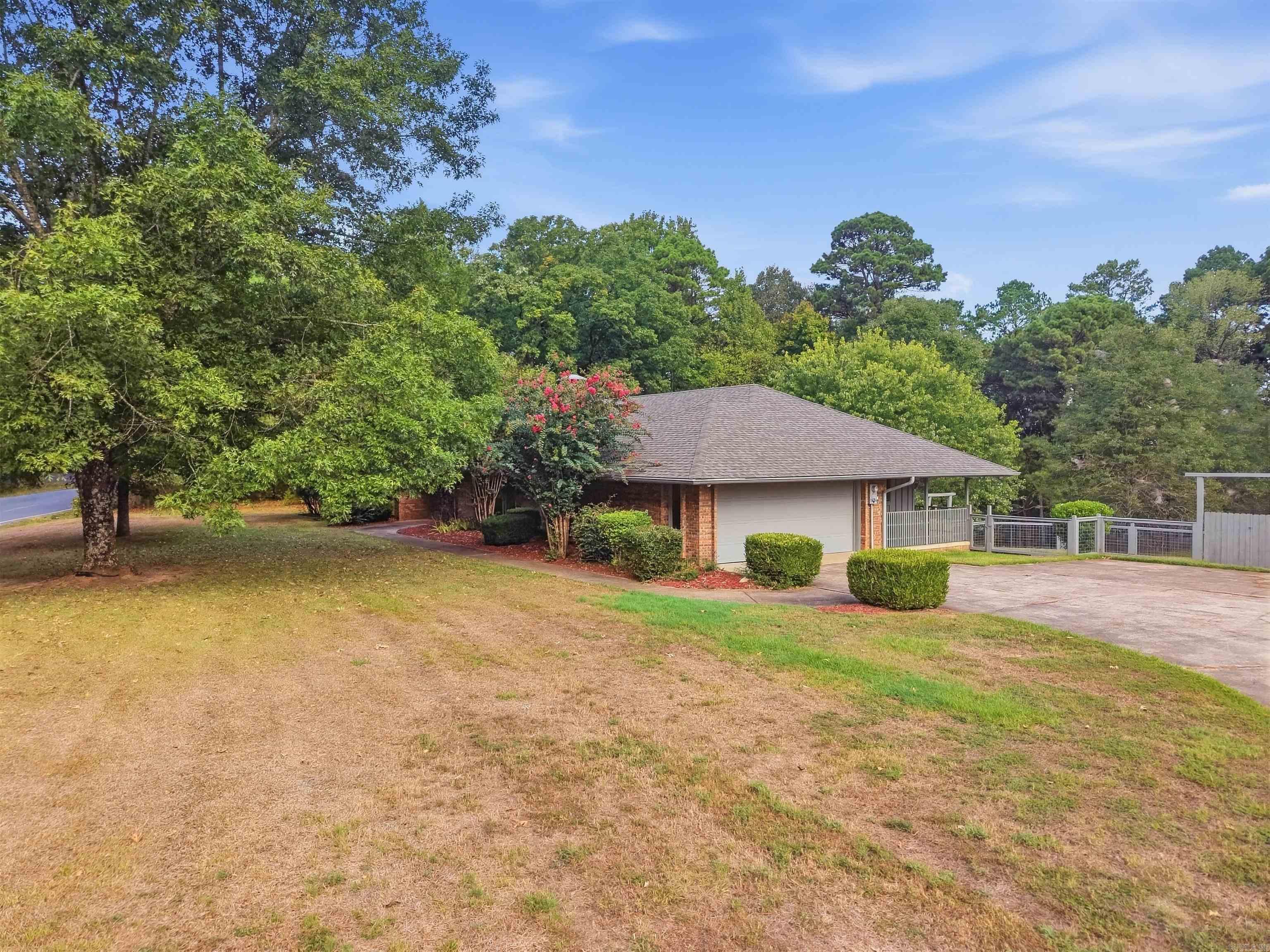1414 Country Club Road Property Photo 3