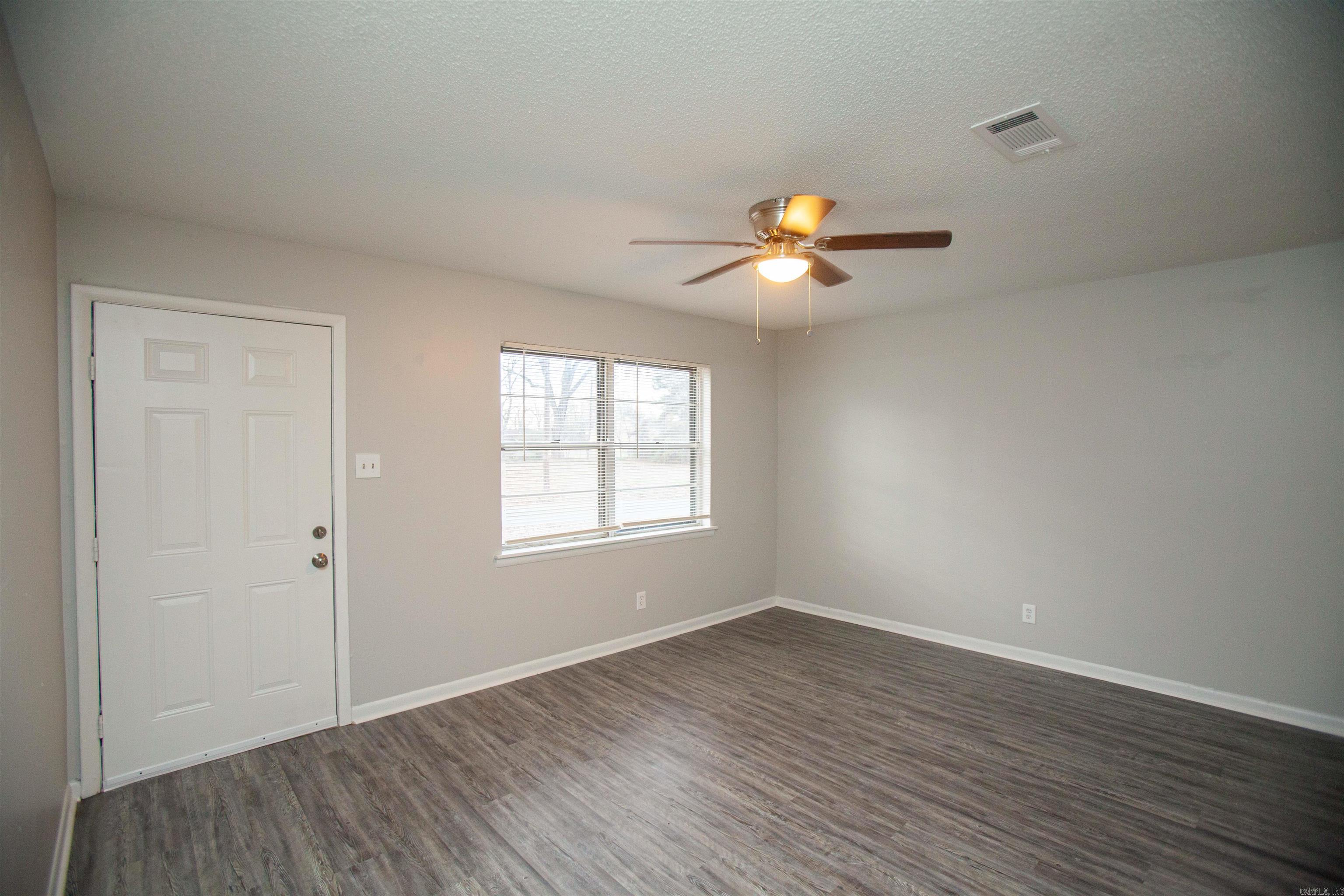 920 Healy Street Property Photo 3