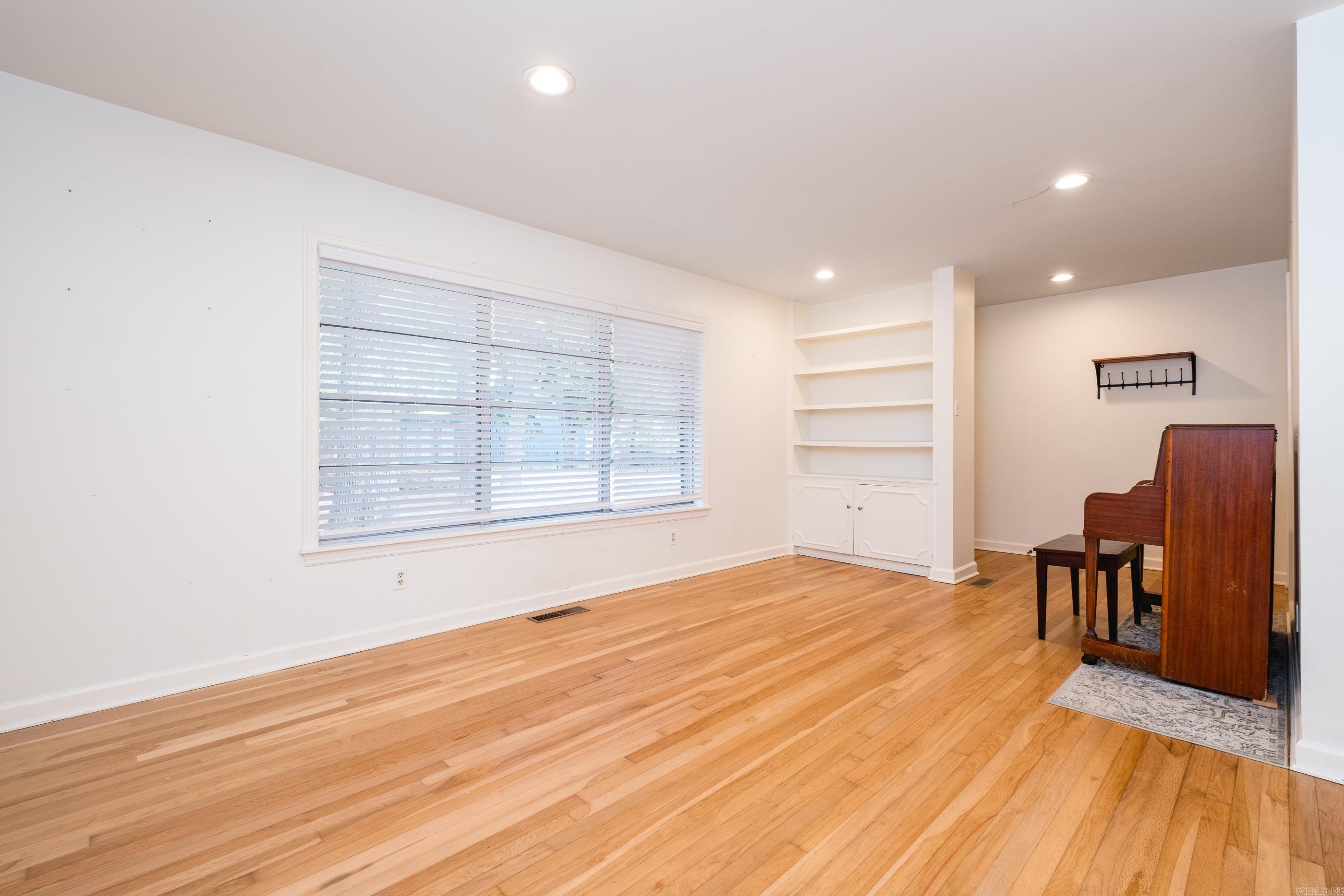 1300 White Road Property Photo 8