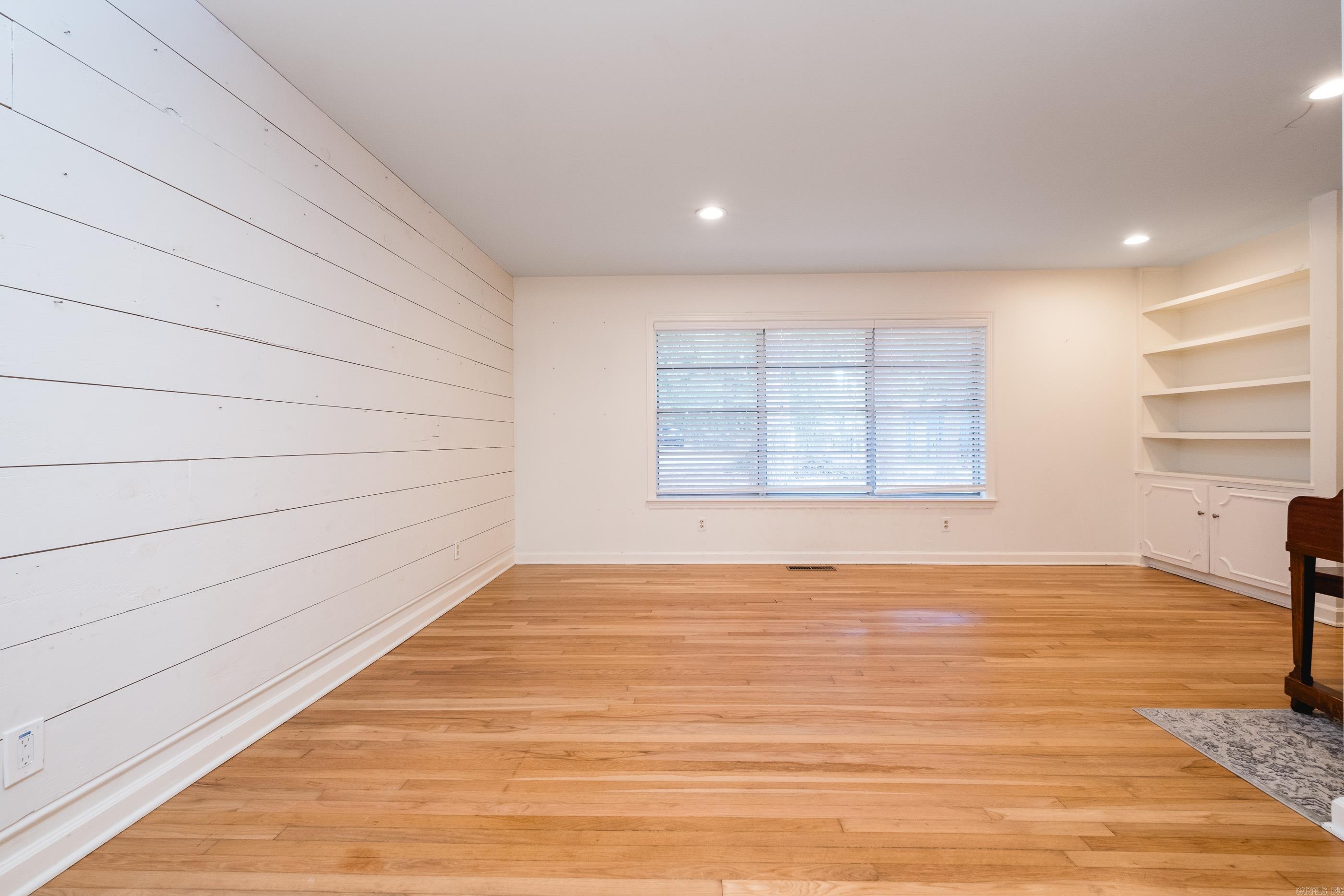 1300 White Road Property Photo 9