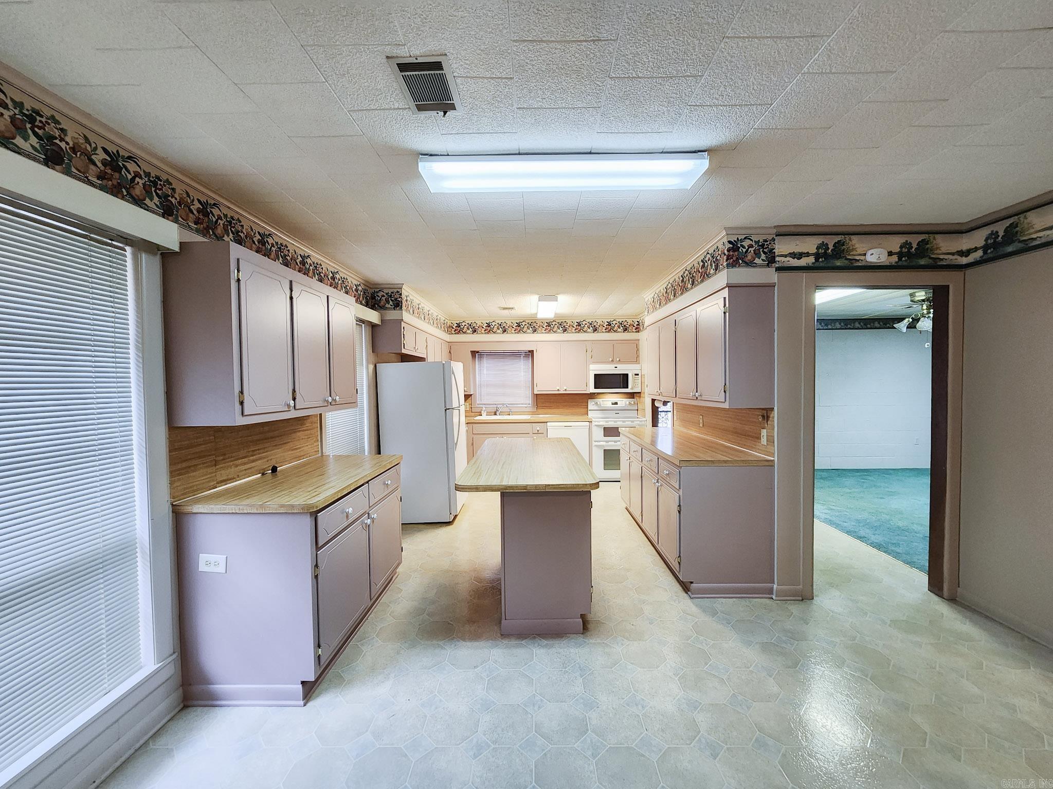 1402 Loberg Lane Property Photo 9