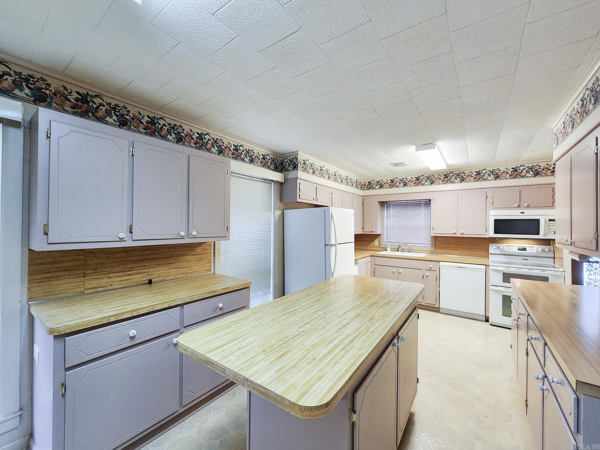 1402 Loberg Lane Property Photo 10