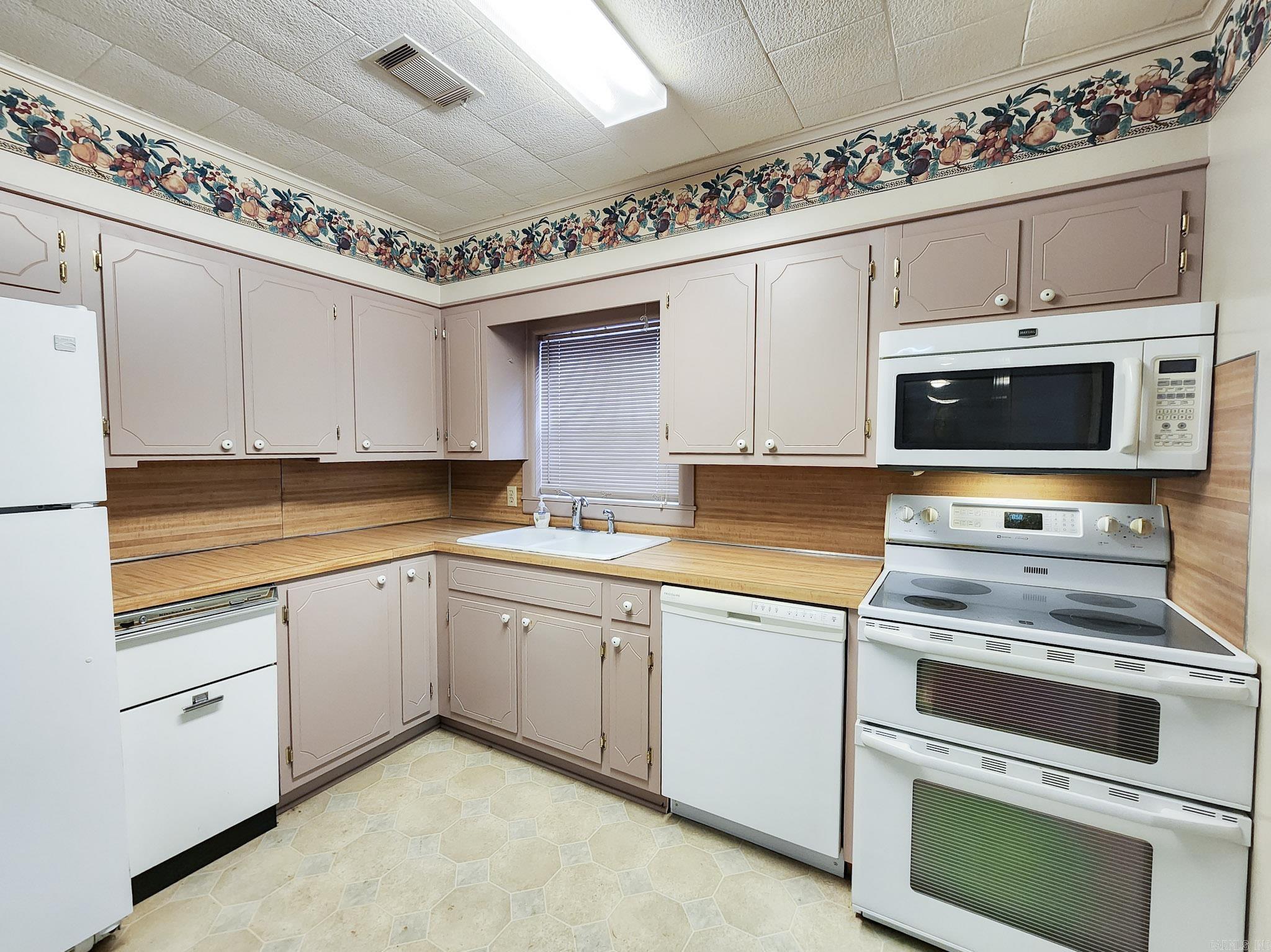 1402 Loberg Lane Property Photo 11