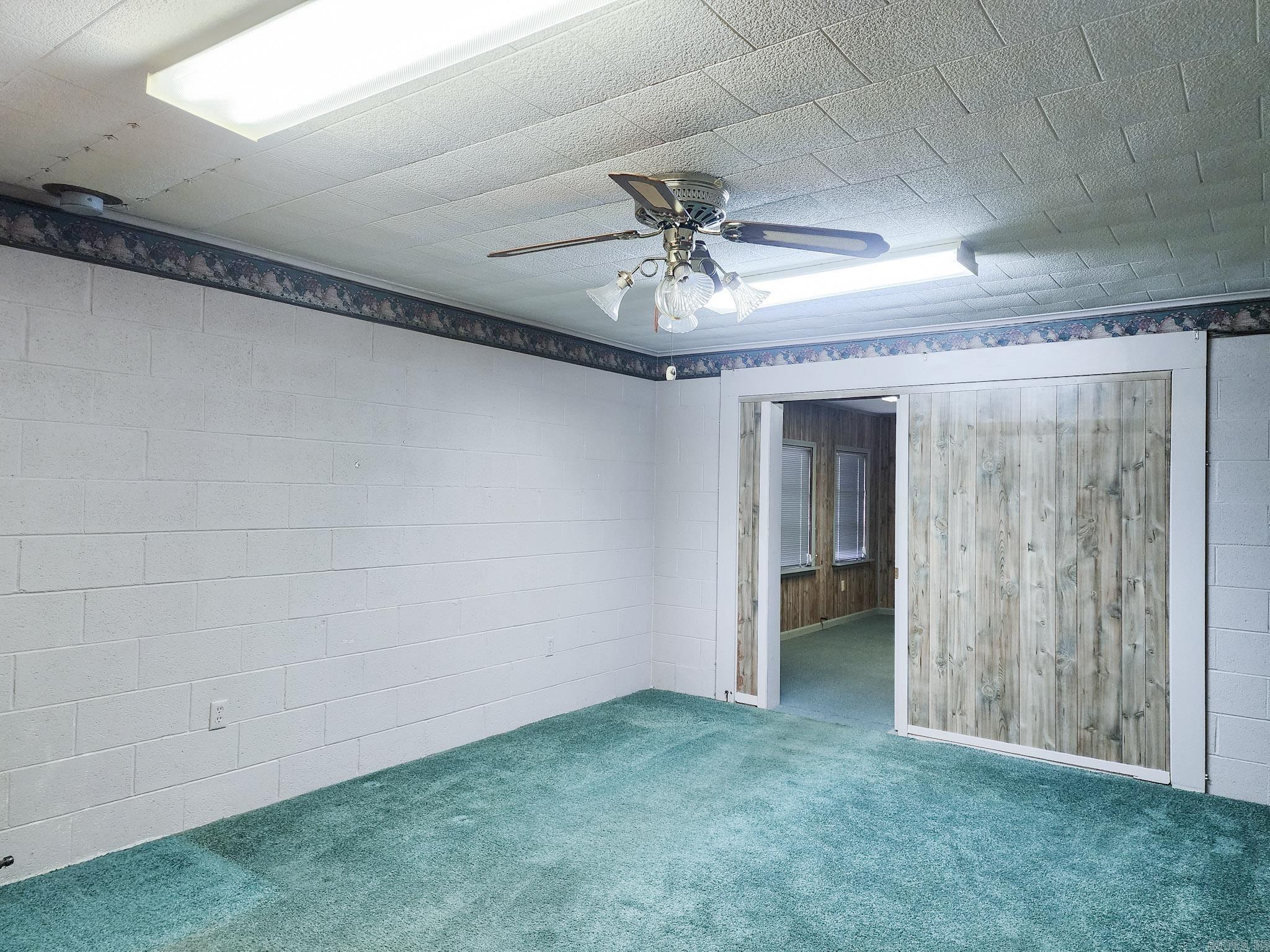 1402 Loberg Lane Property Photo 17