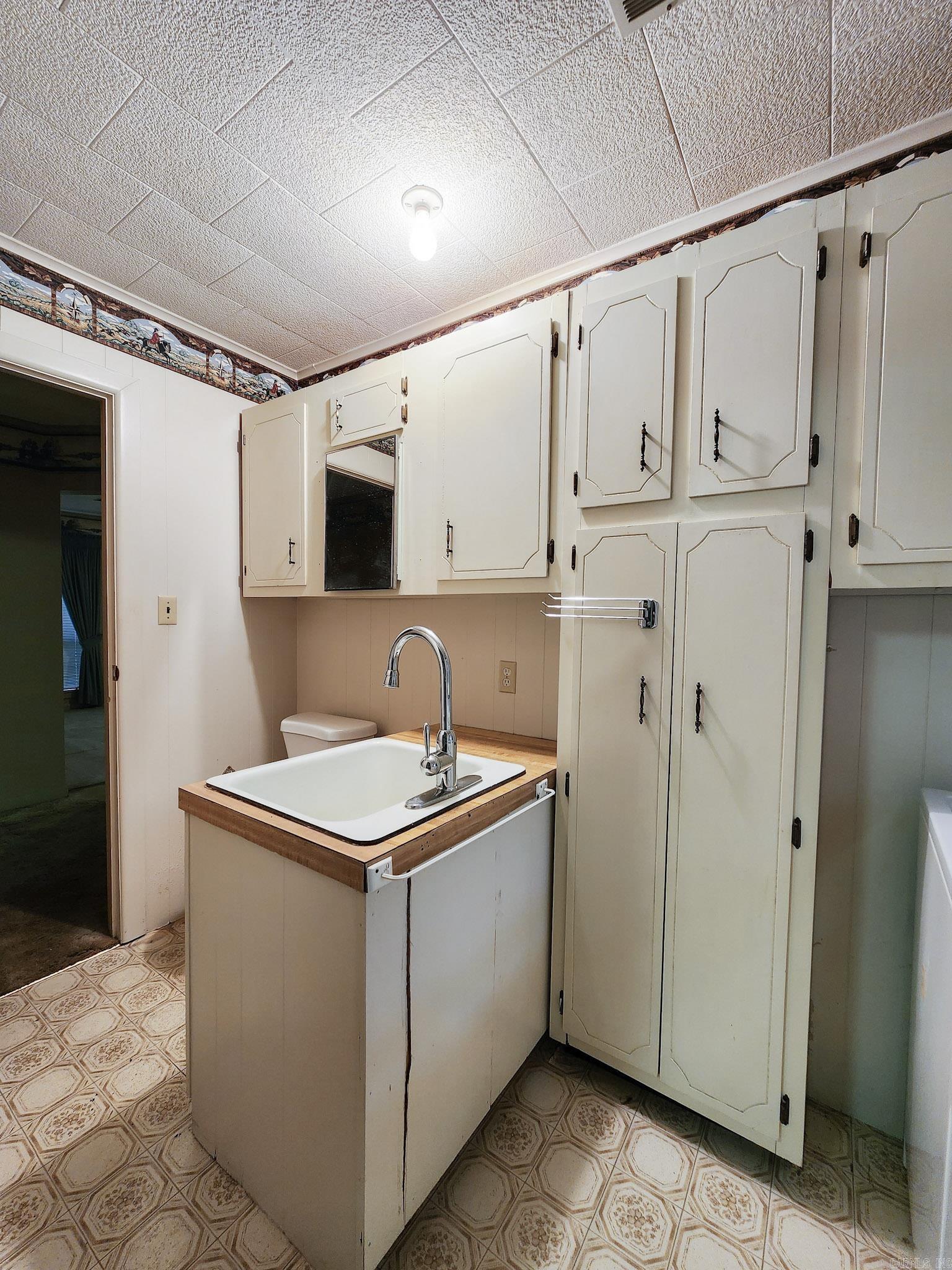 1402 Loberg Lane Property Photo 32