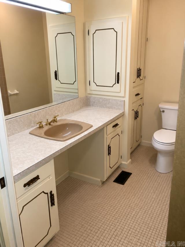 155 Ferrand Ln Property Photo 8