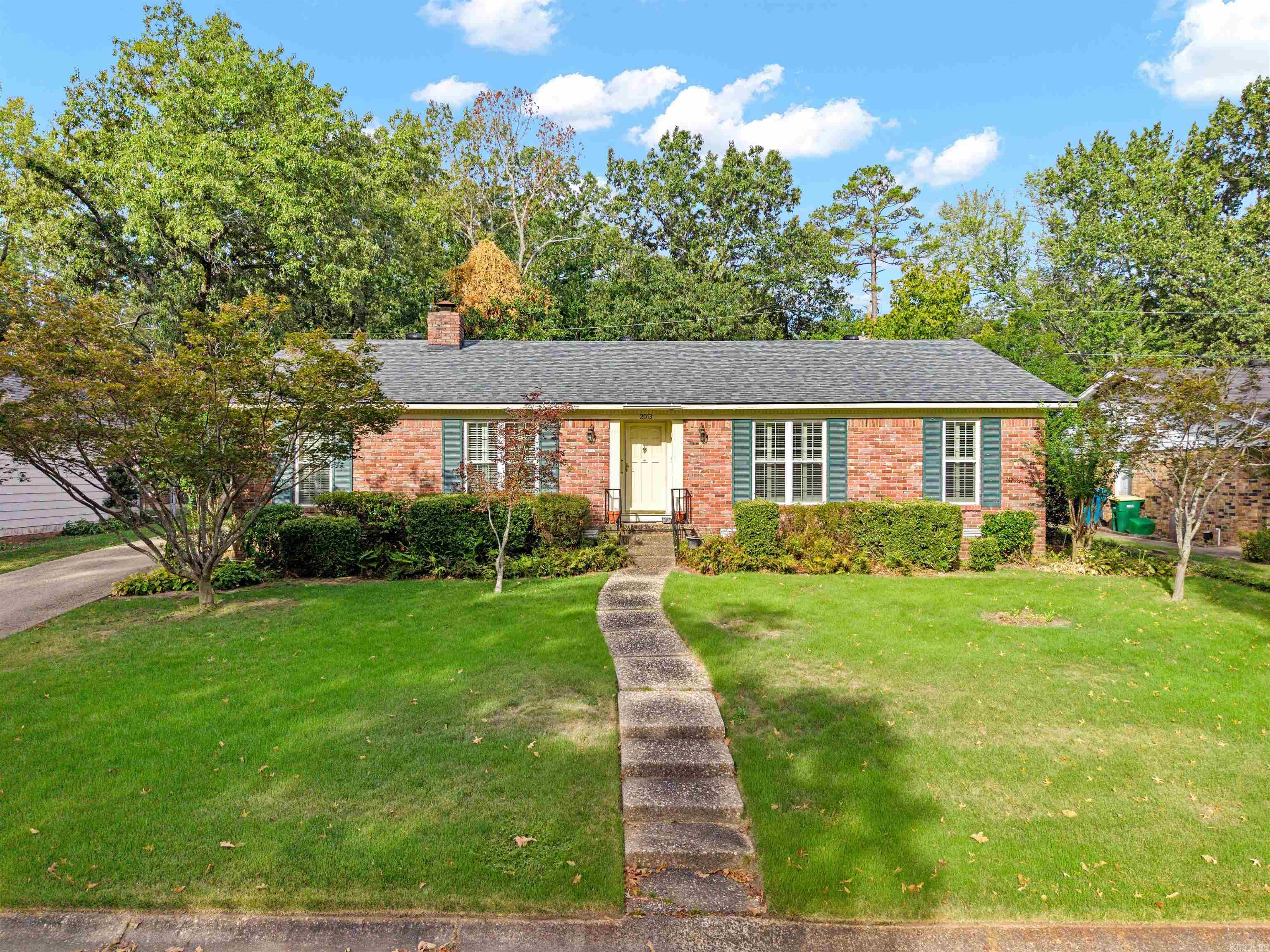 2013 Clapboard Hill Rd Property Photo 1