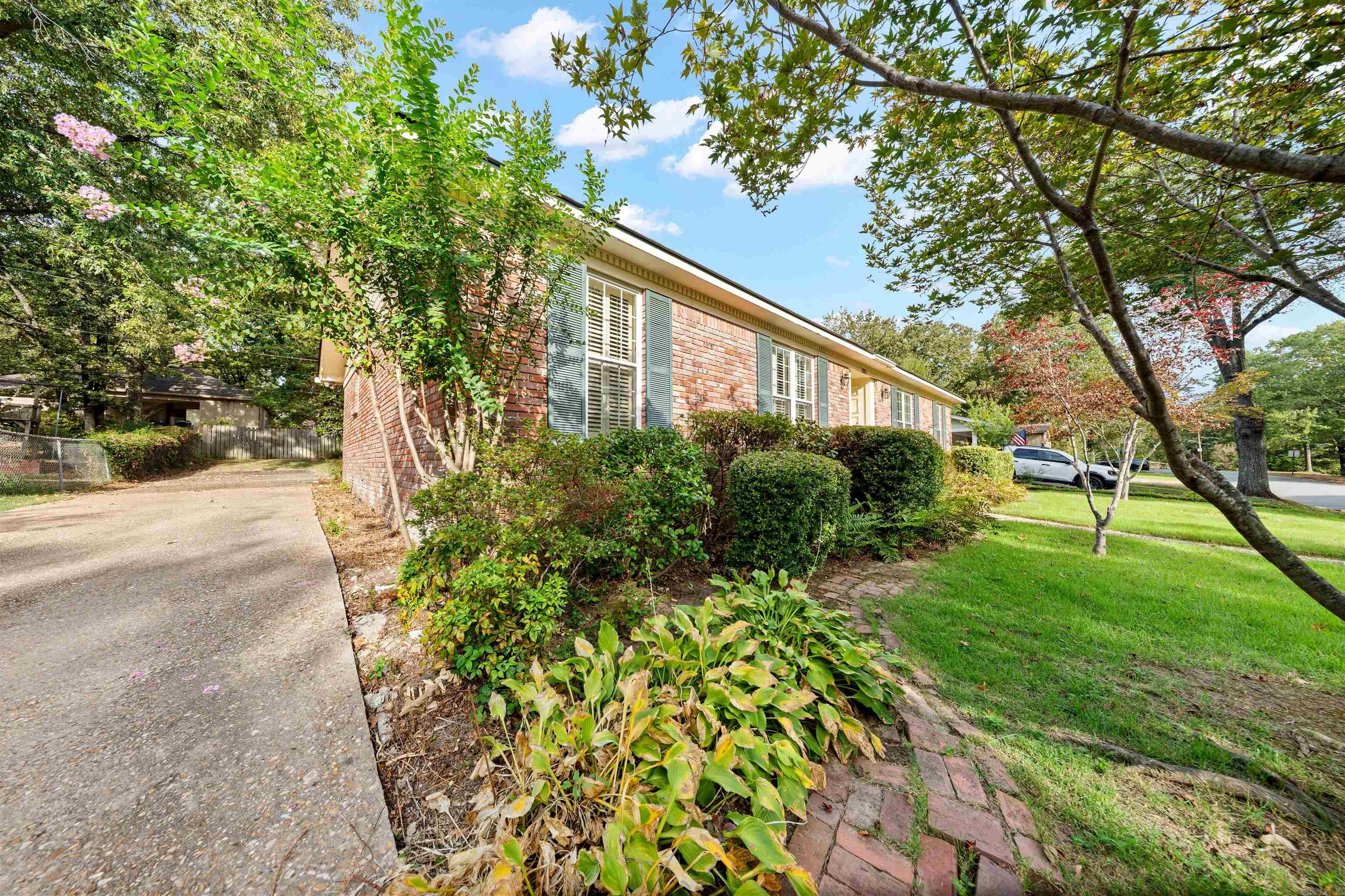 2013 Clapboard Hill Rd Property Photo 4
