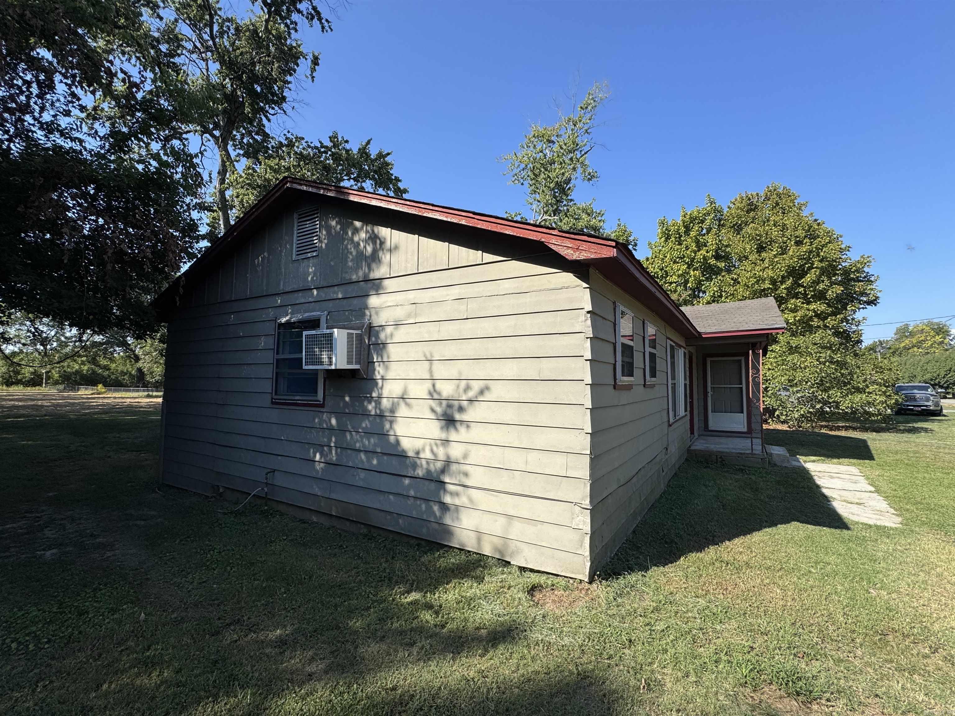 335 Walnut Avenue Property Photo 3