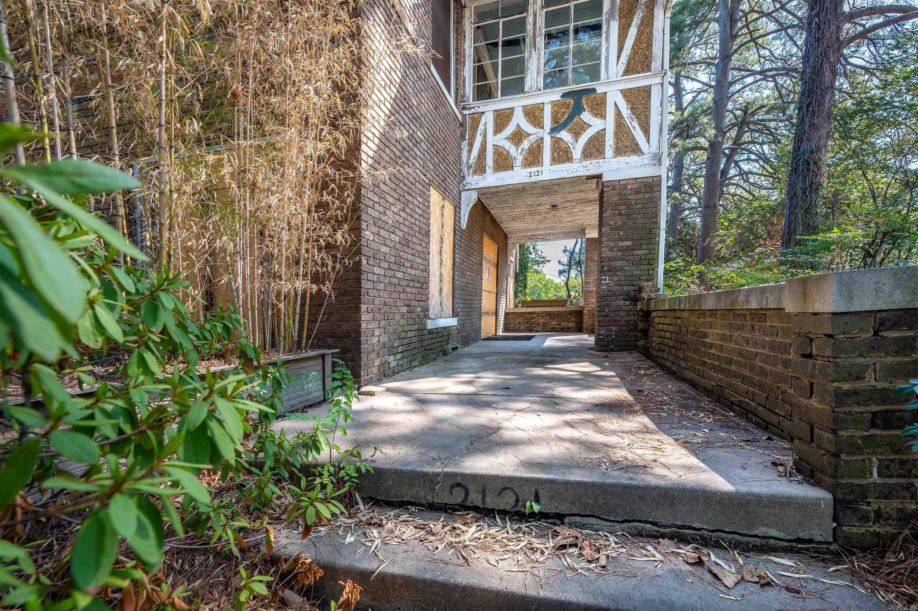 2121 S Louisiana Street Property Photo 5