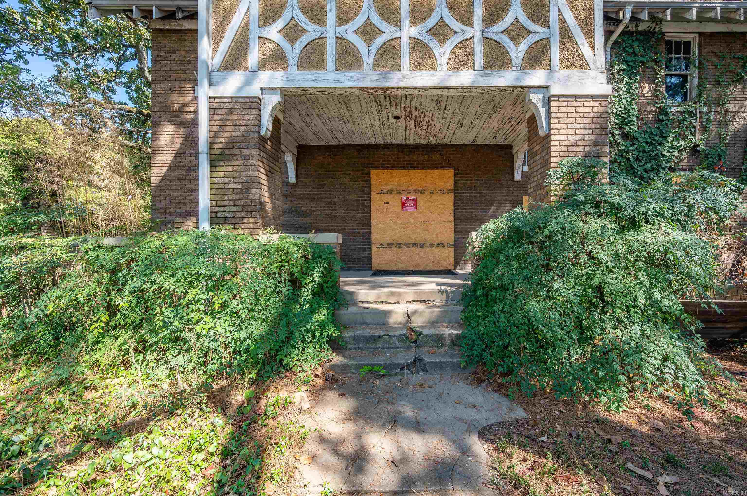 2121 S Louisiana Street Property Photo 2