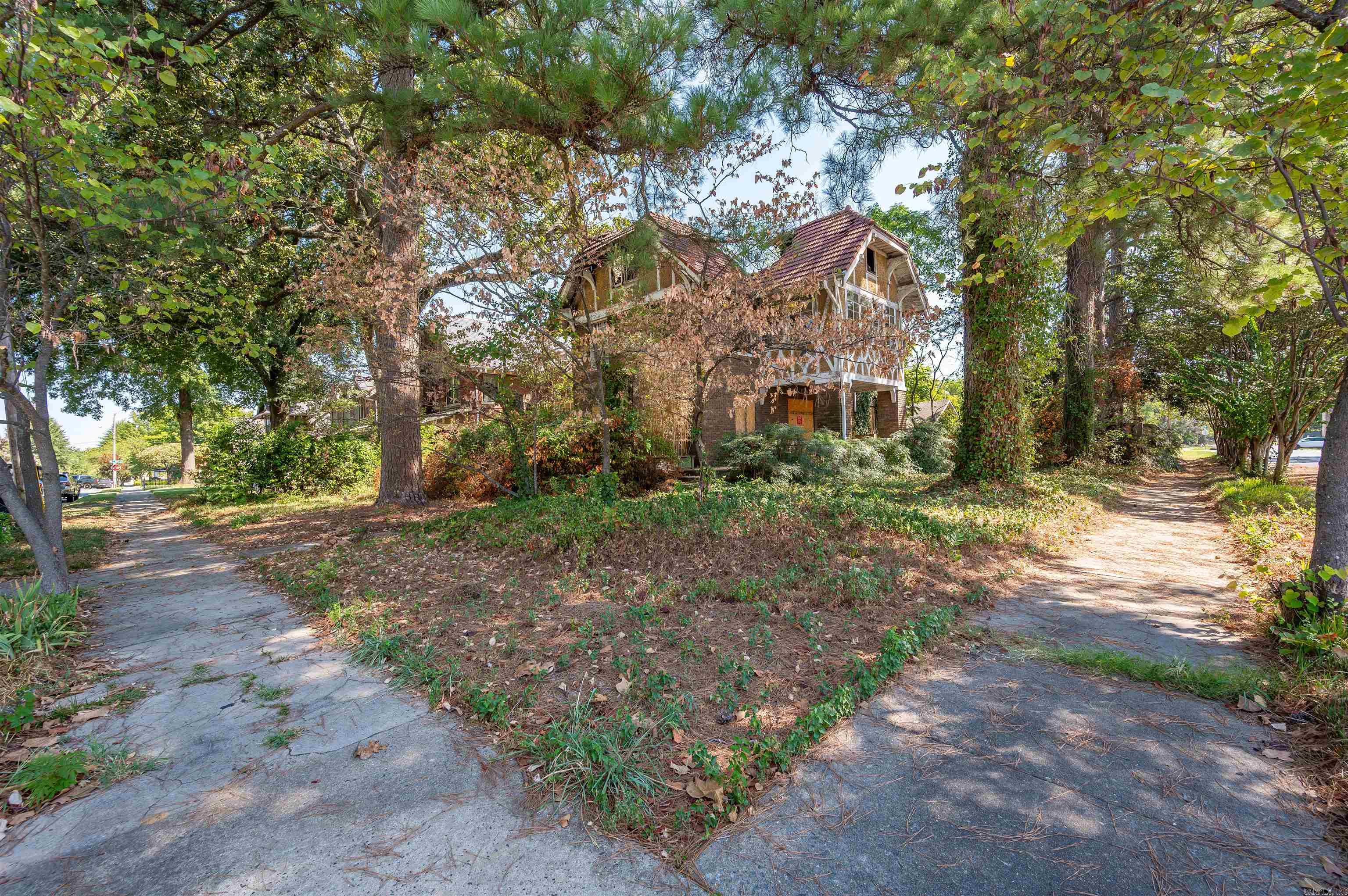 2121 S Louisiana Street Property Photo 4