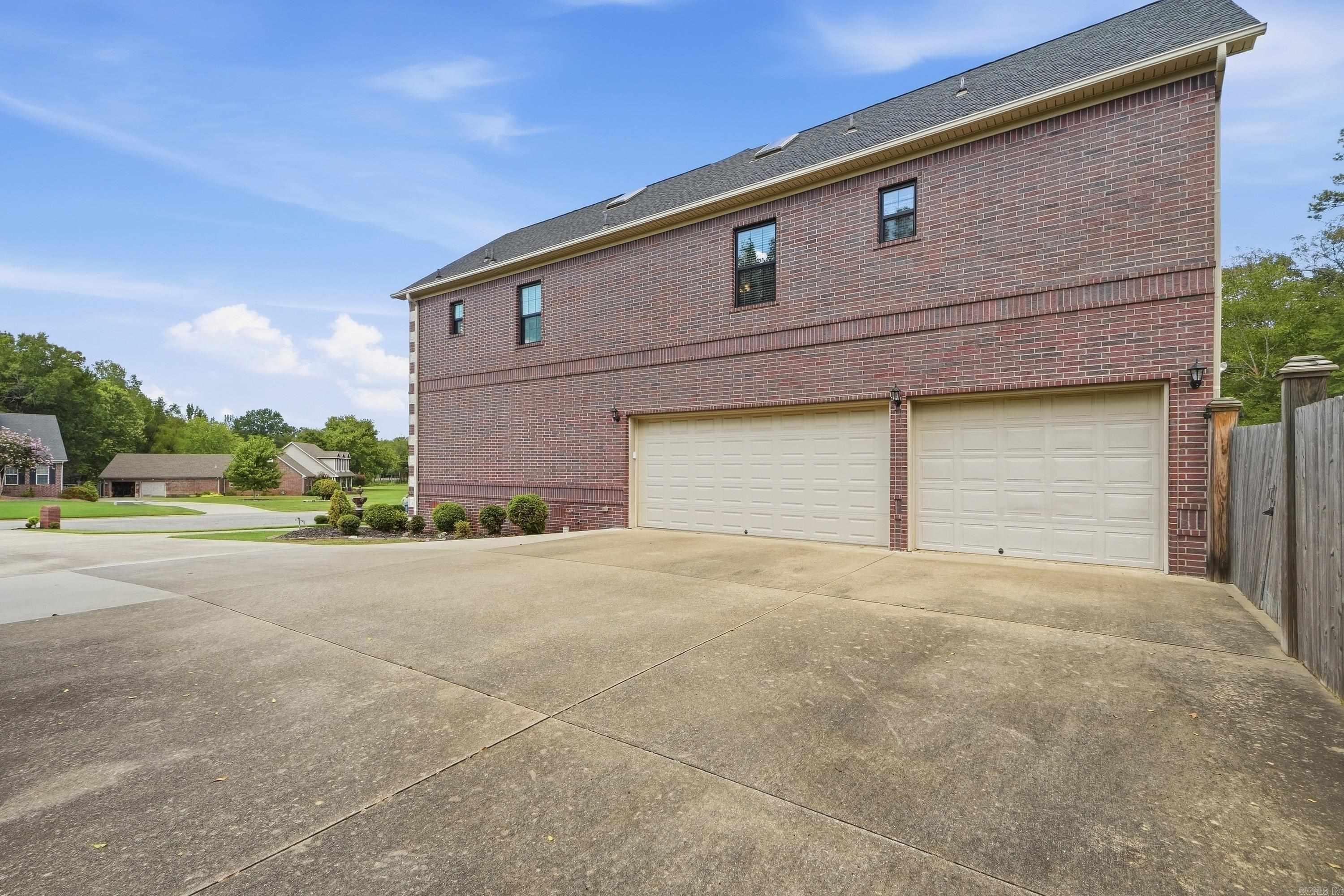 370 Wellesley Property Photo 18