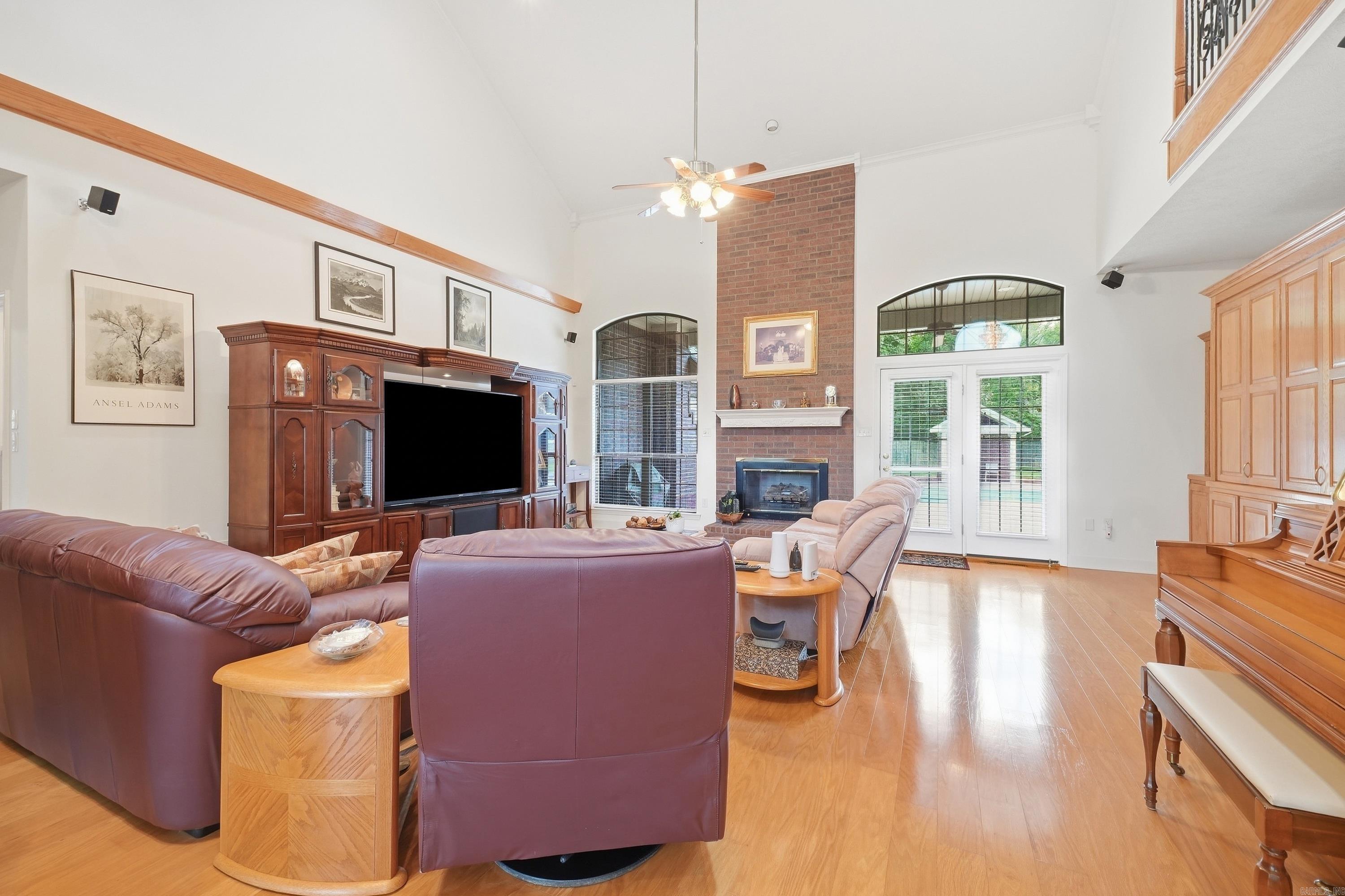 370 Wellesley Property Photo 27