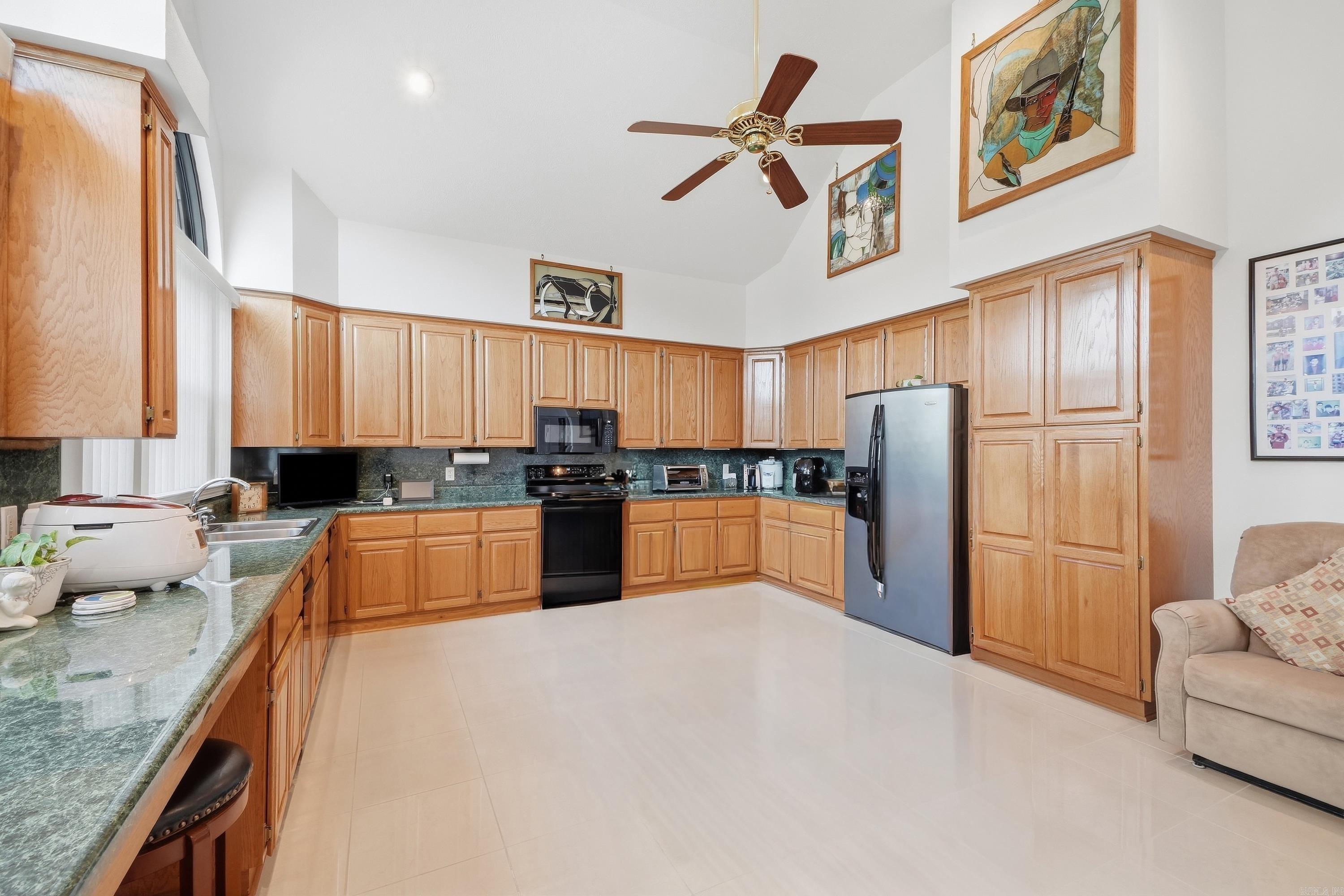 370 Wellesley Property Photo 33