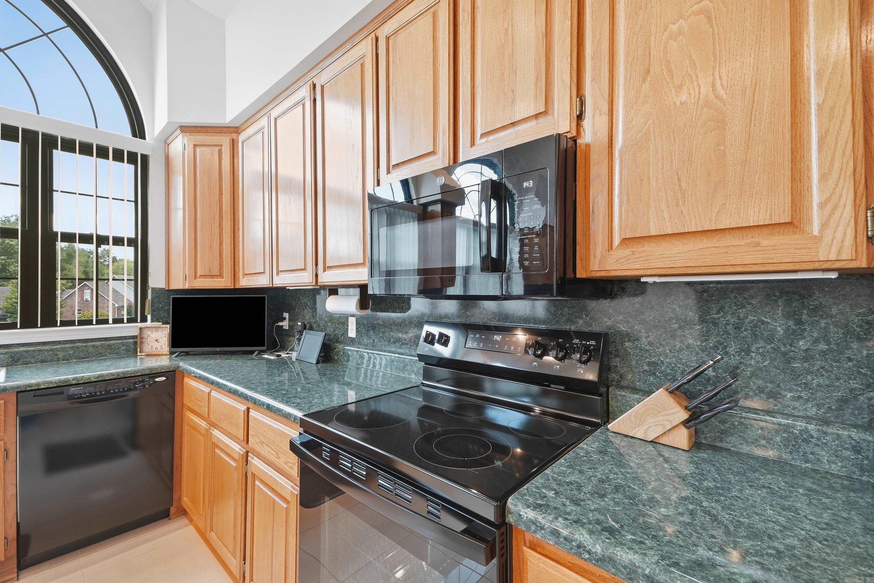 370 Wellesley Property Photo 36