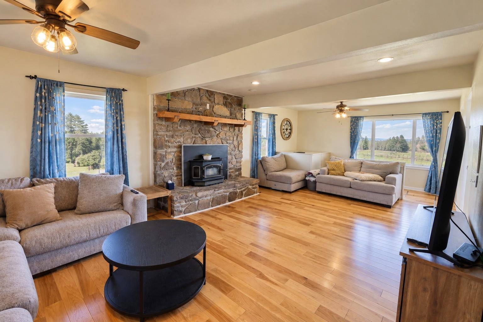 149 Love Hollow Property Photo 7