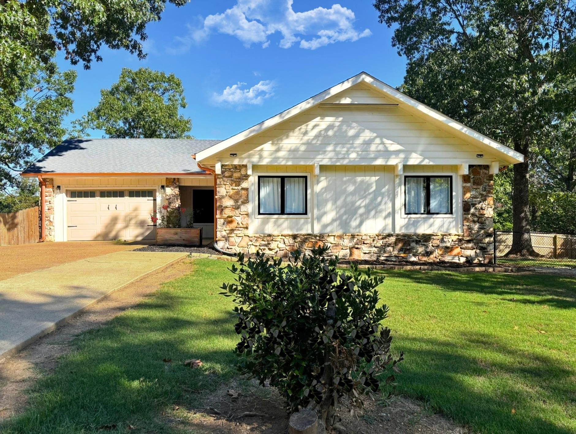 17 Conda Drive Property Photo 1