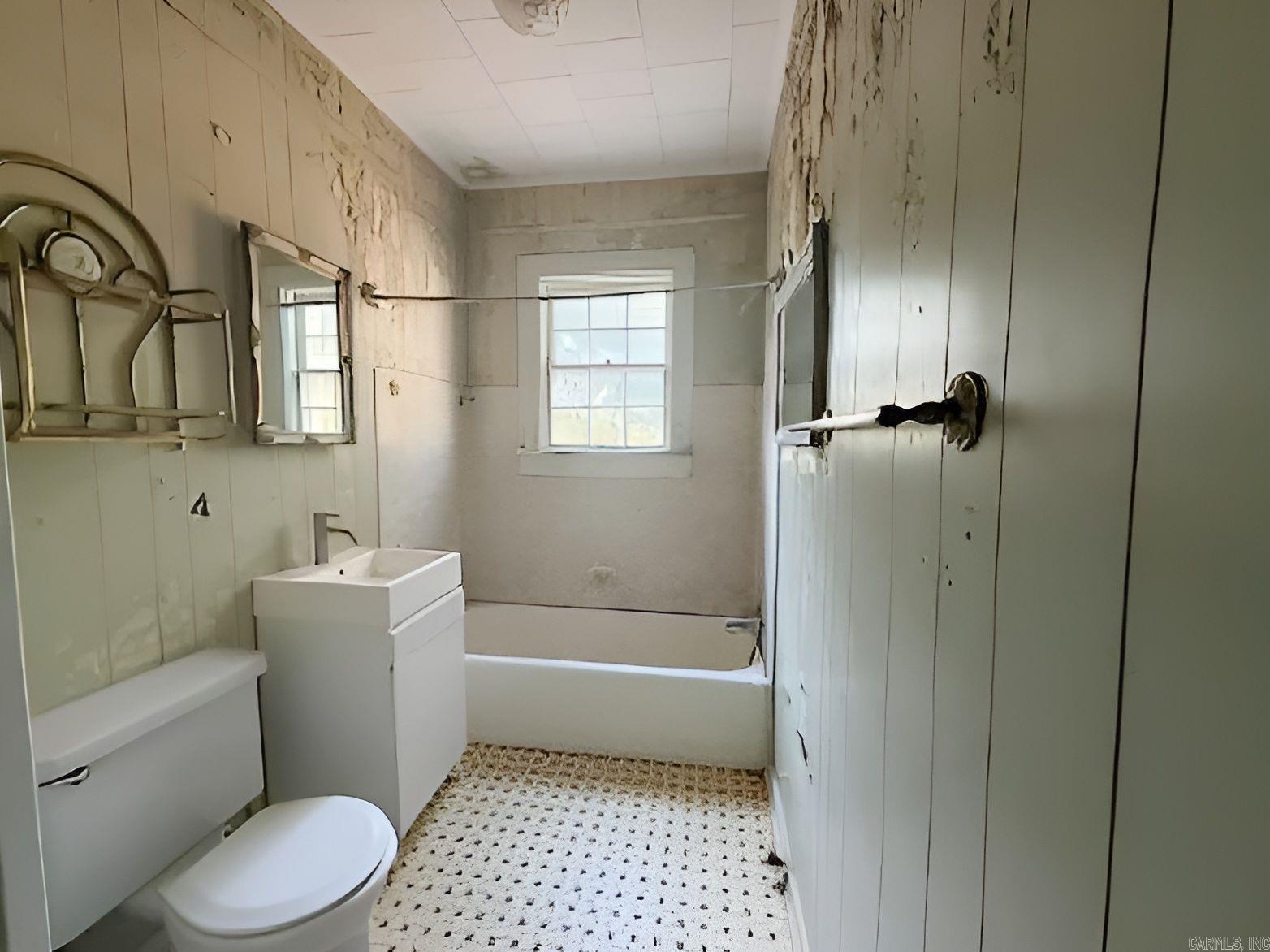 131 W 1st Street Property Photo 12