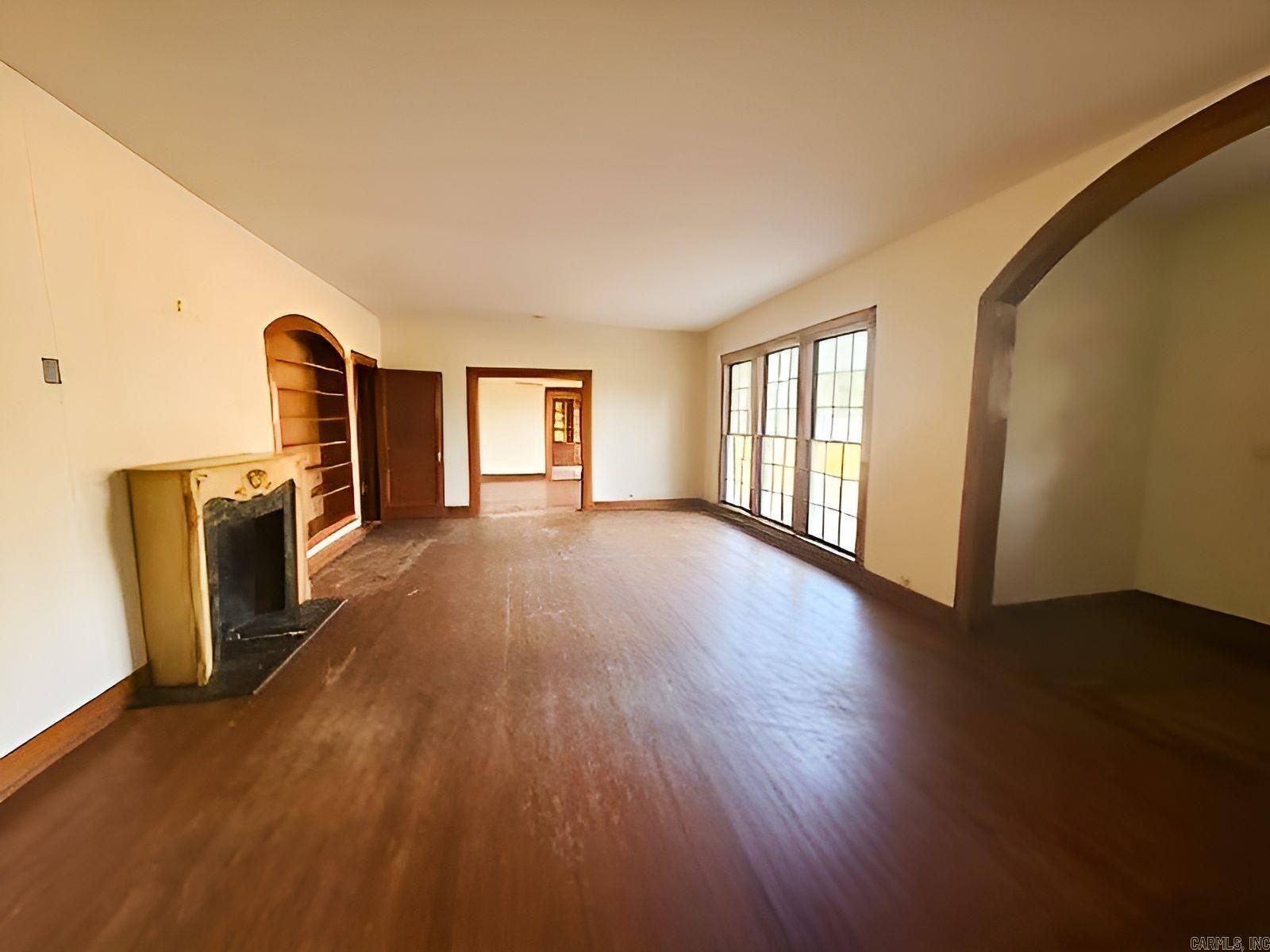 131 W 1st Street Property Photo 15