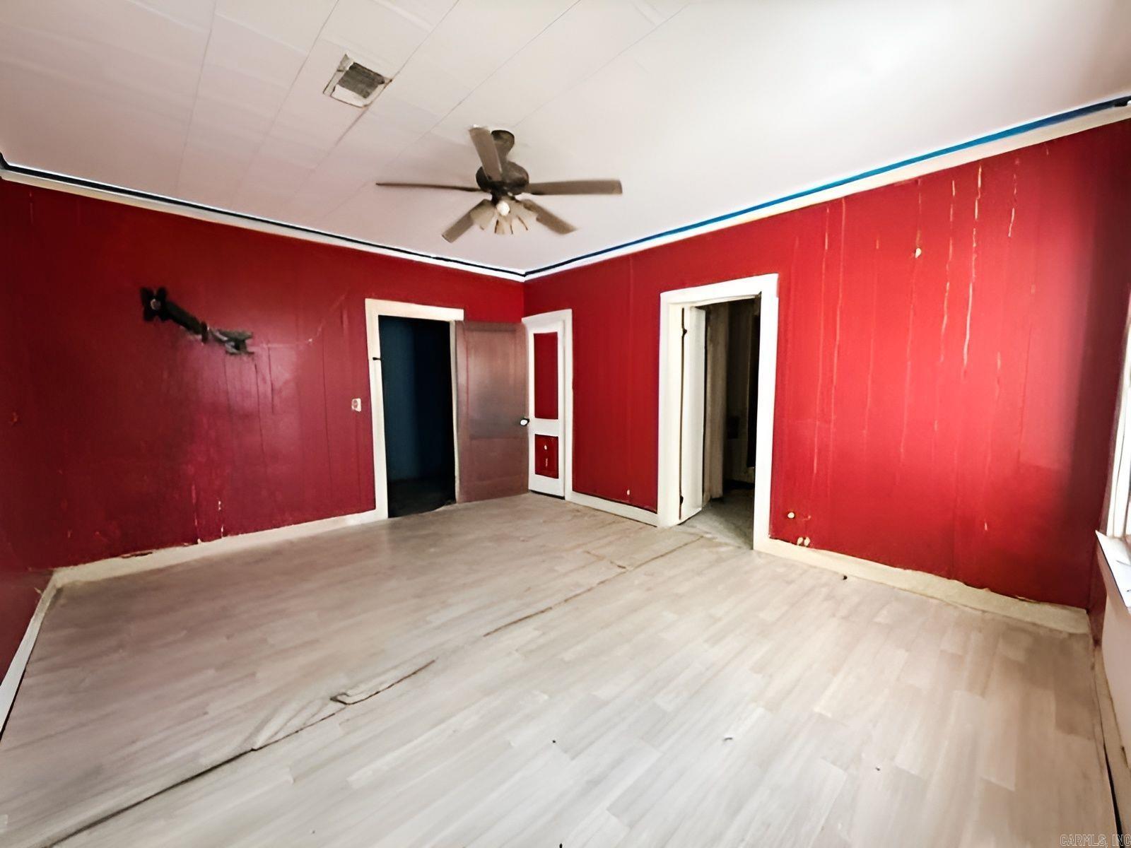 131 W 1st Street Property Photo 18