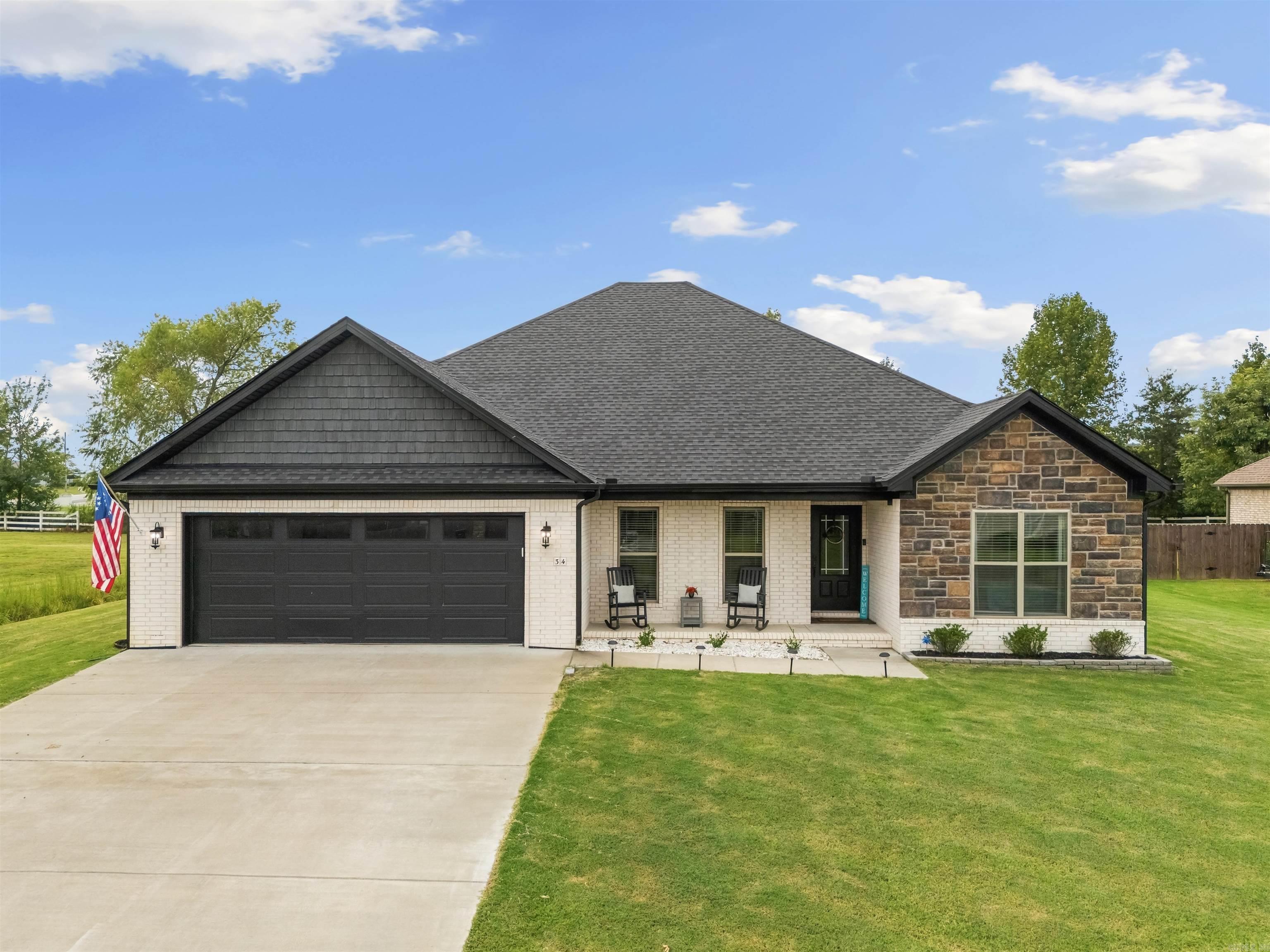 34 Thoroughbred Drive Property Photo 1