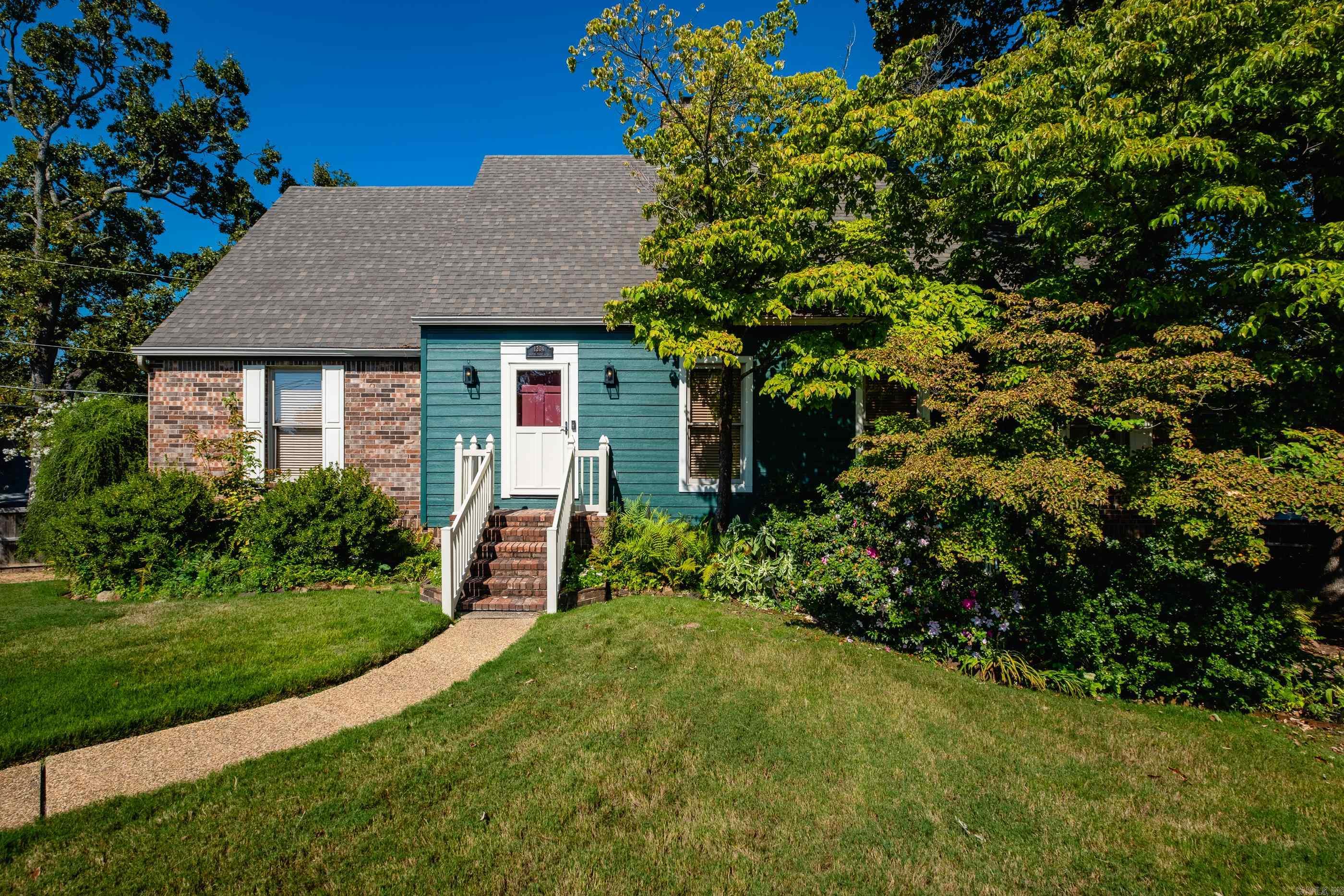 1204 North Point Lane Property Photo 2