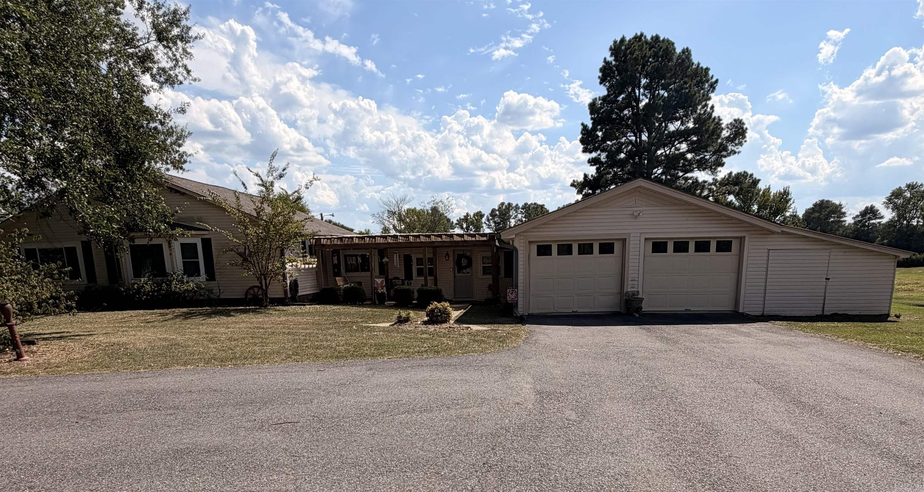 796 Rock Springs Rd. Property Photo 2