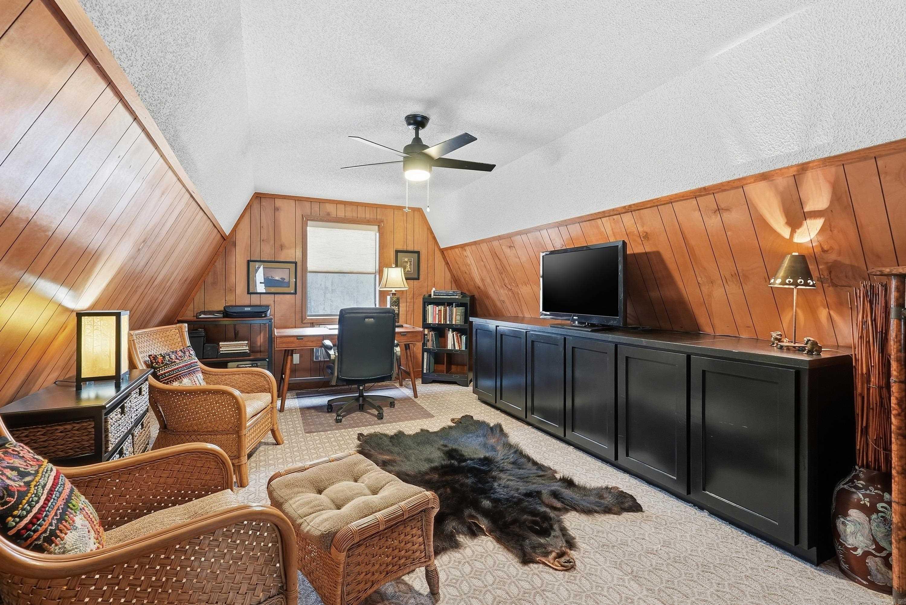 450 Davidson Cr. Property Photo 33