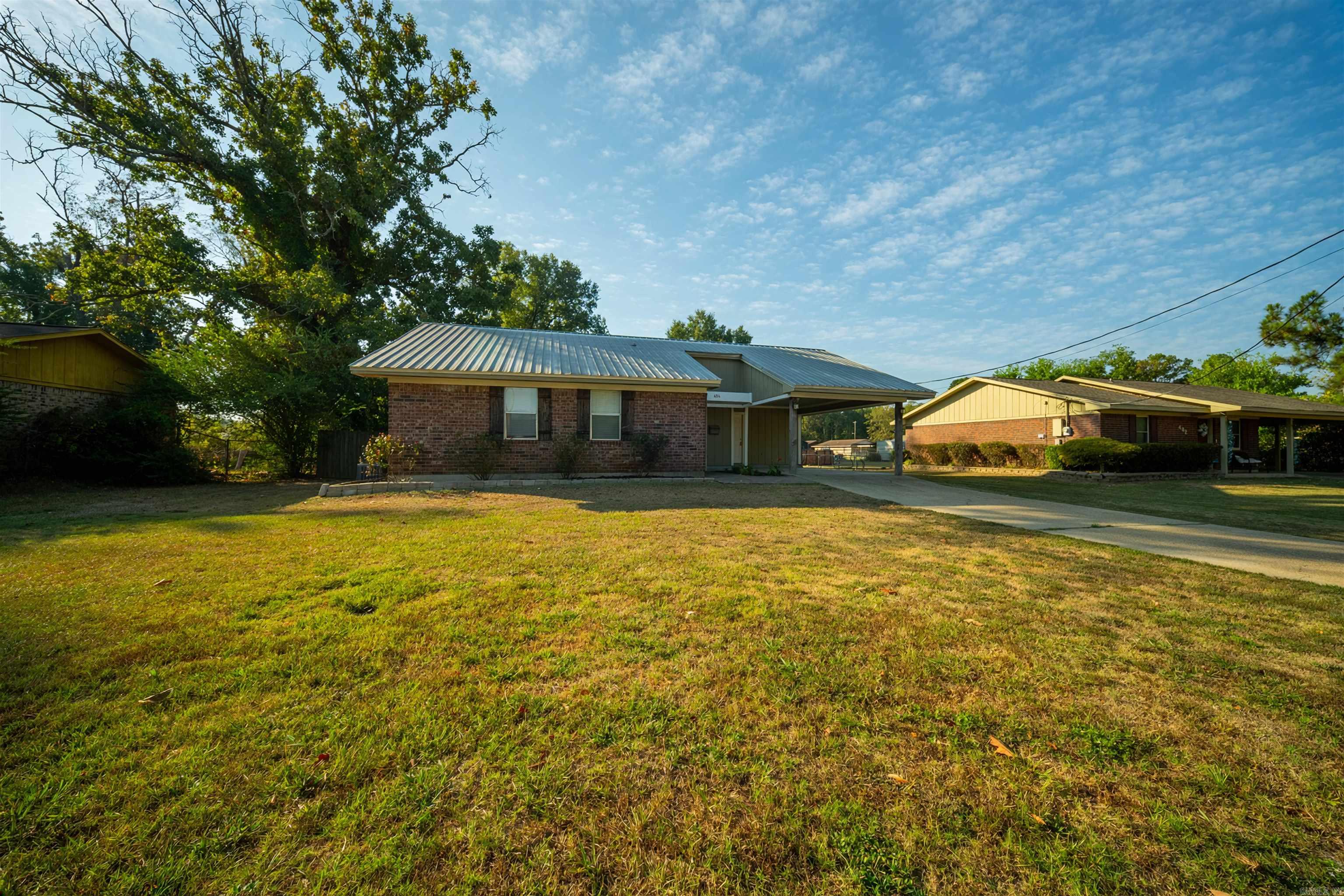404 E Ingram Street Property Photo 1