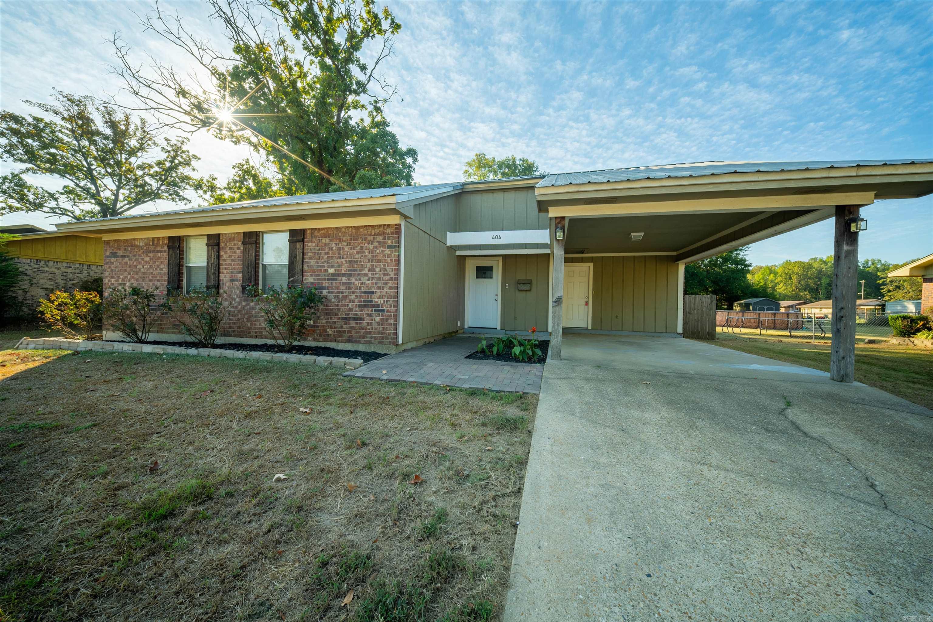 404 E Ingram Street Property Photo 2