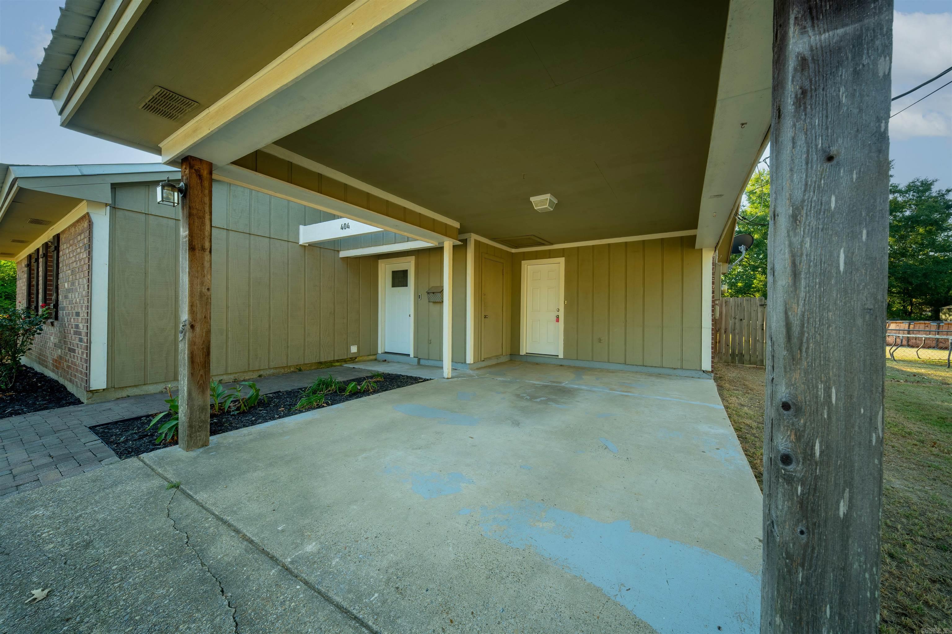 404 E Ingram Street Property Photo 3