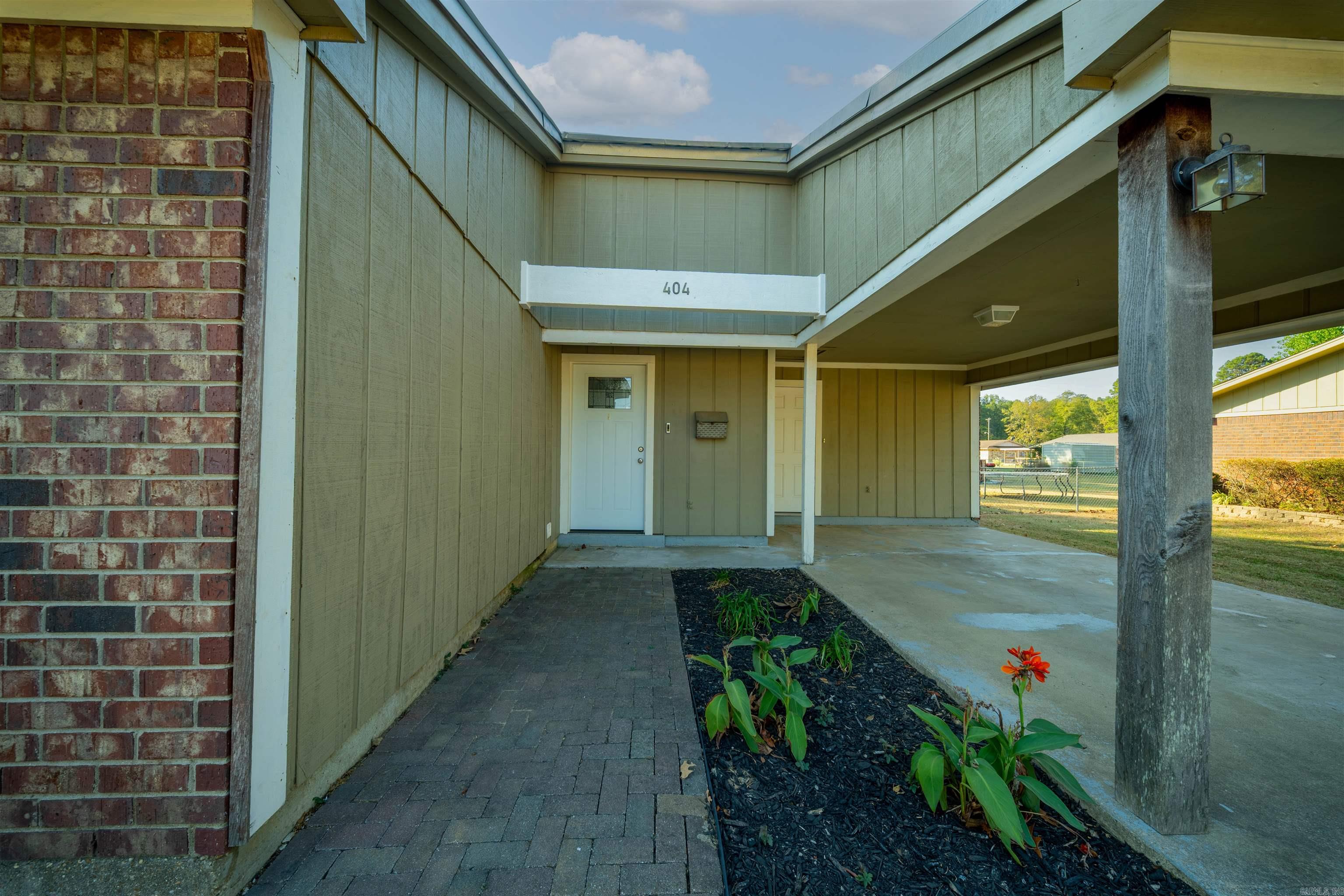 404 E Ingram Street Property Photo 4
