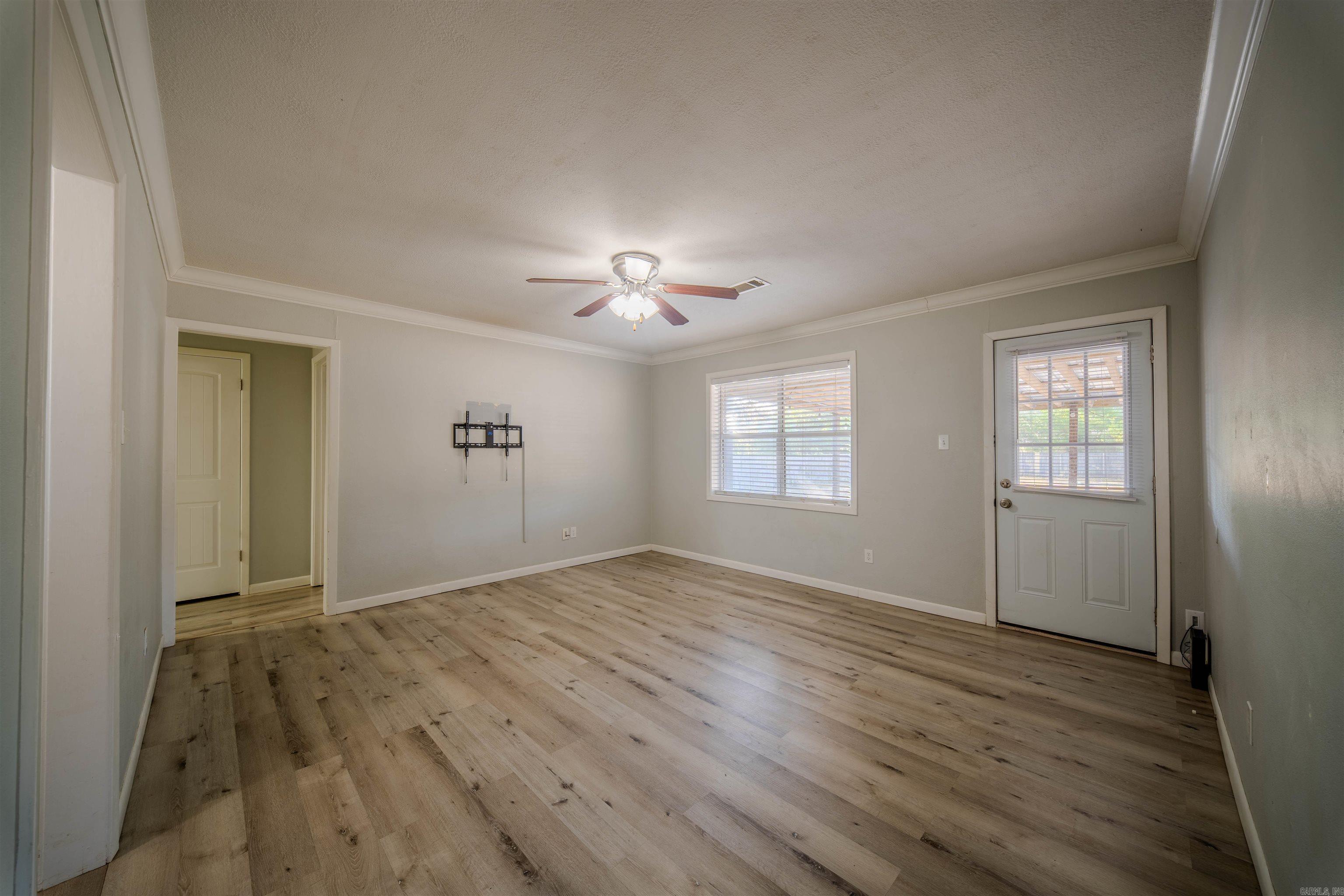 404 E Ingram Street Property Photo 6