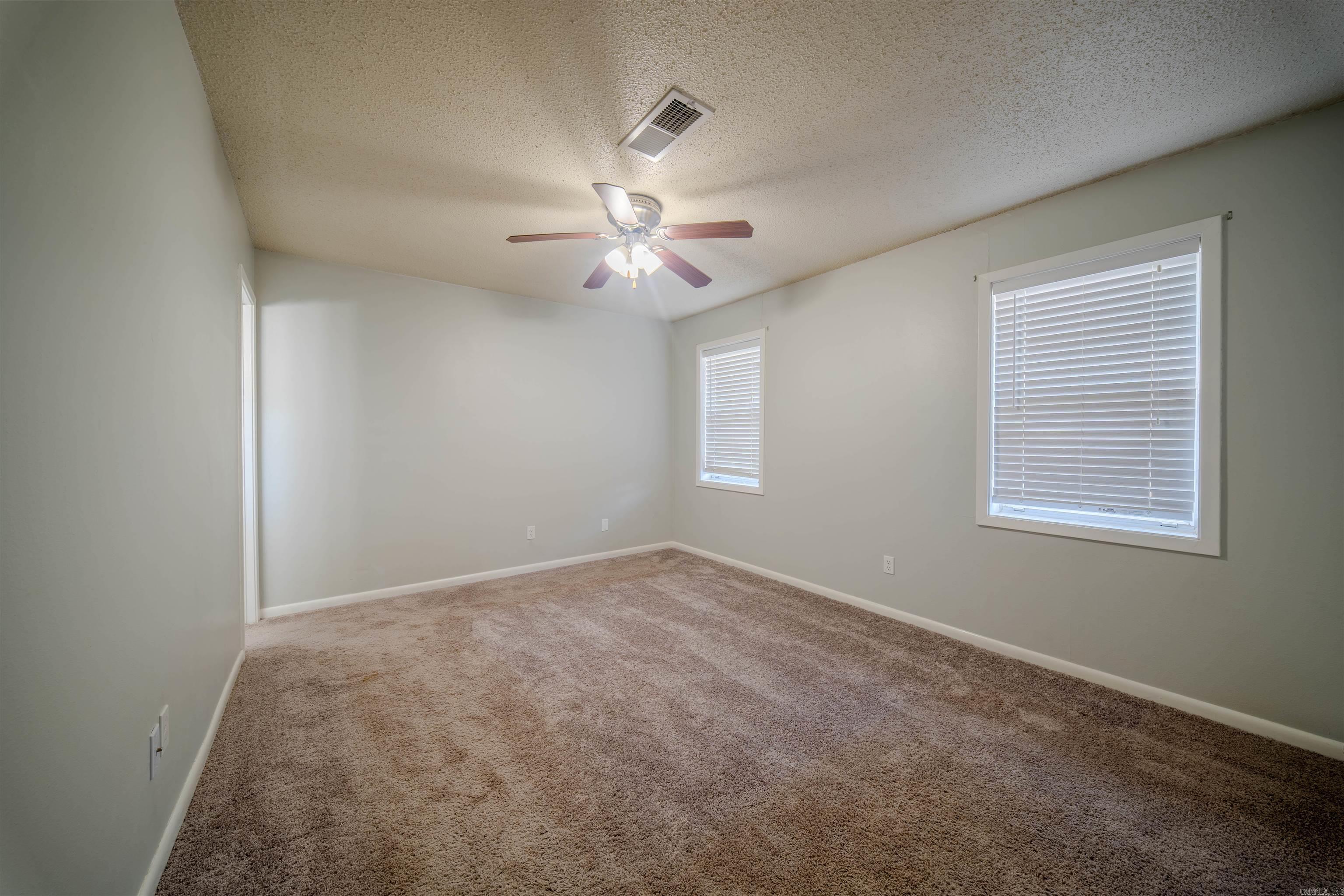 404 E Ingram Street Property Photo 13