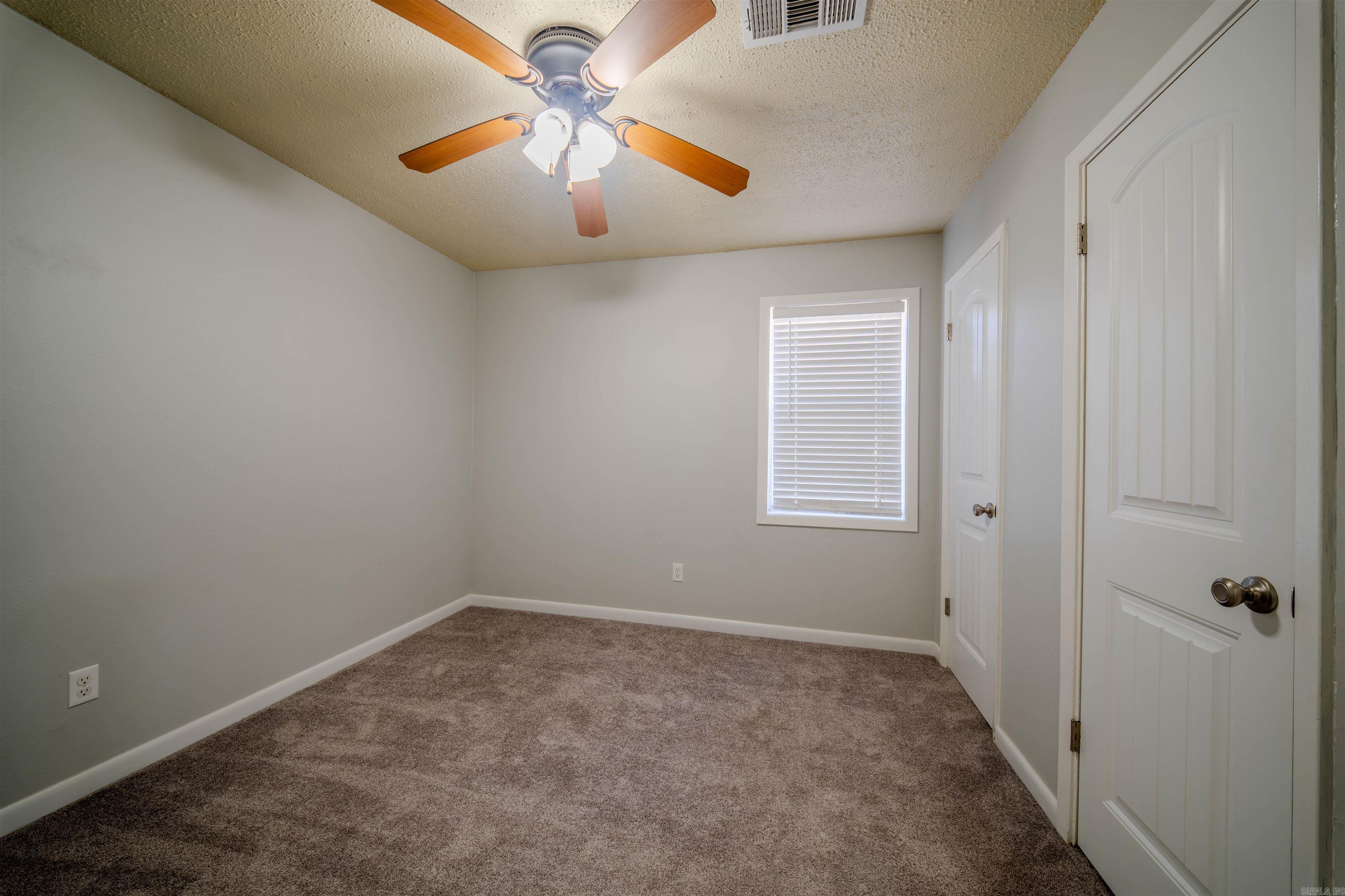 404 E Ingram Street Property Photo 22