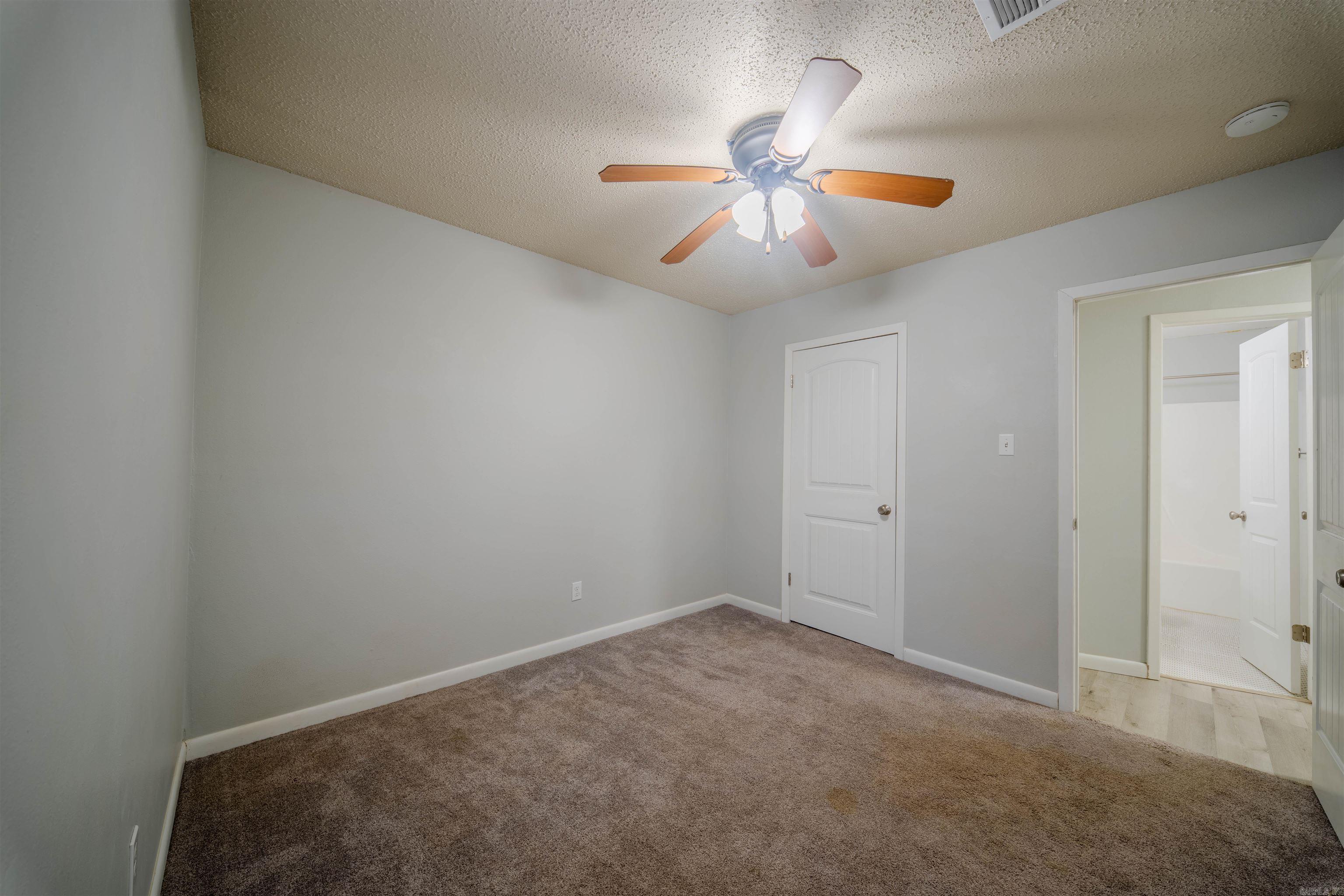 404 E Ingram Street Property Photo 29
