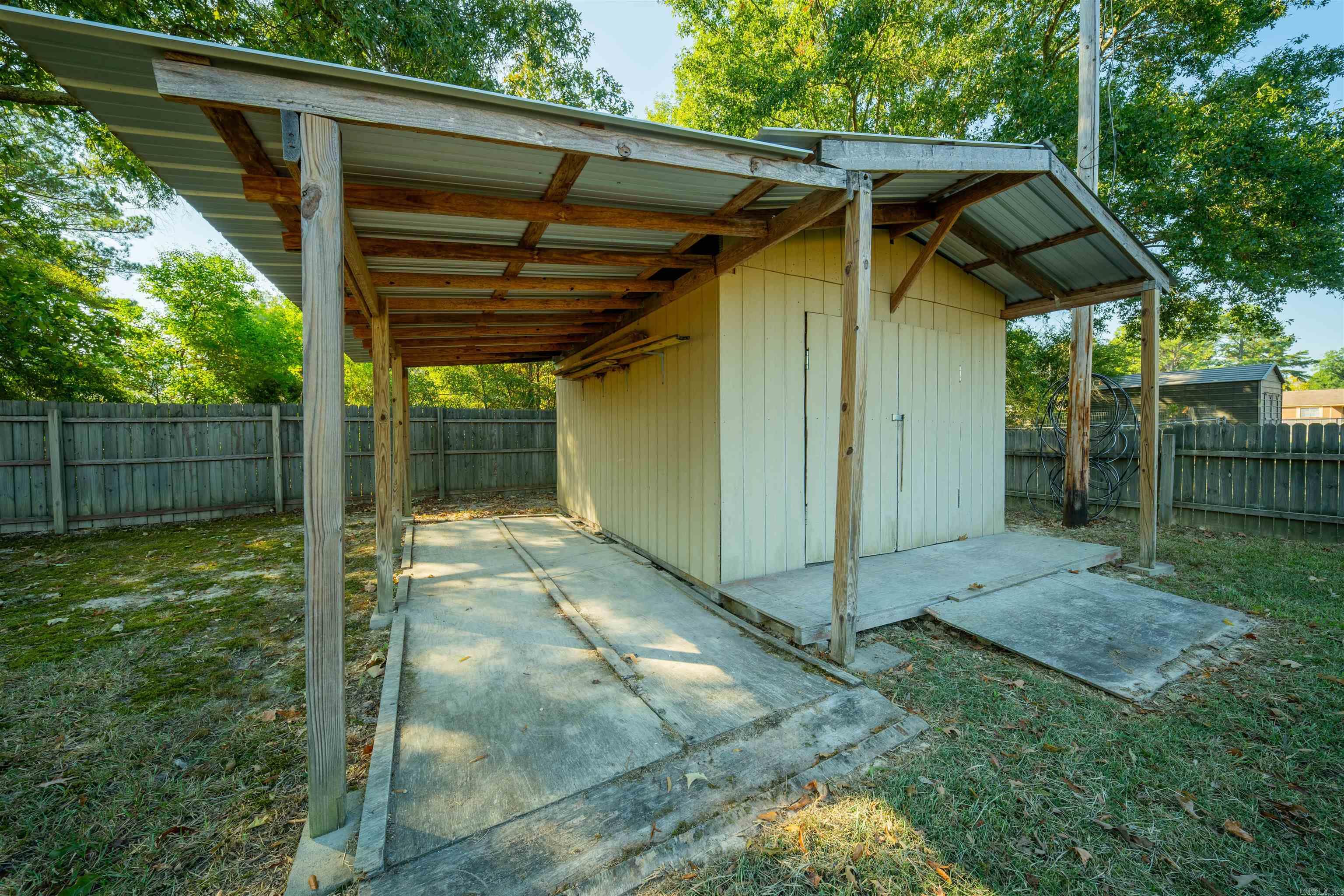 404 E Ingram Street Property Photo 35
