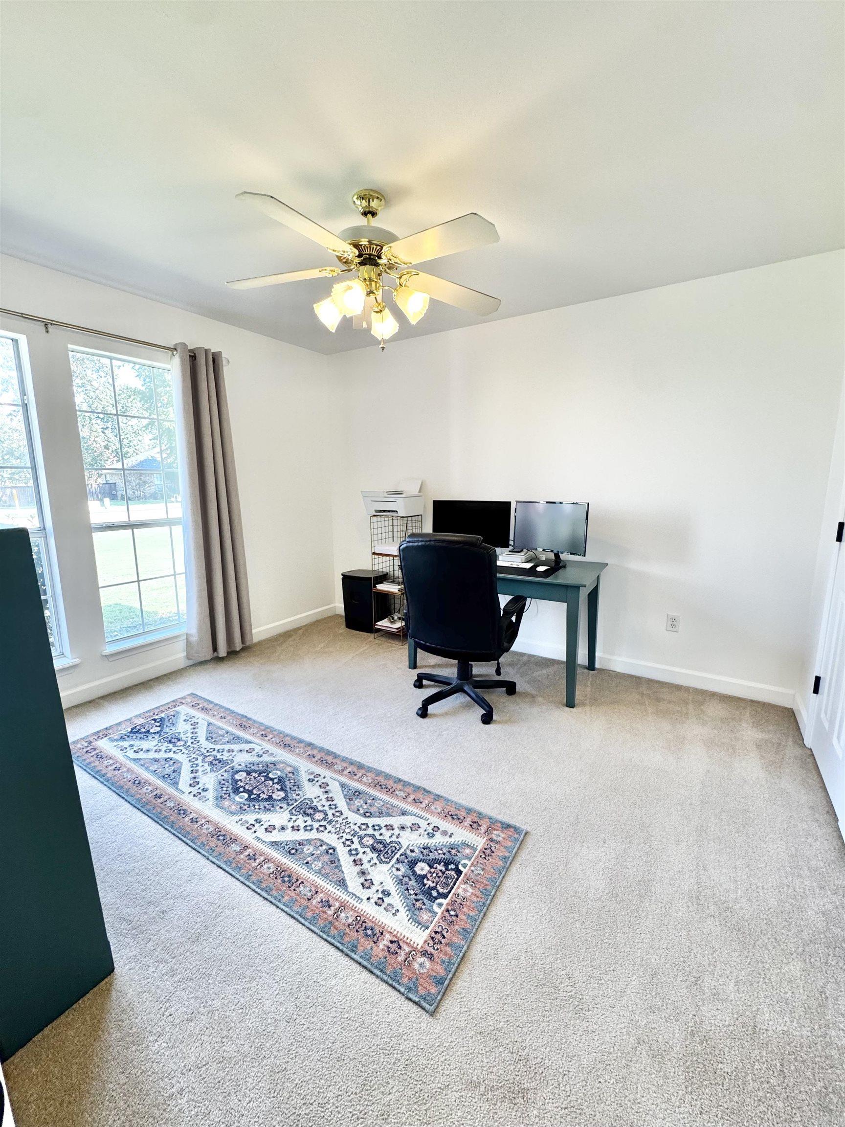 28 Weaver Circle Property Photo 11