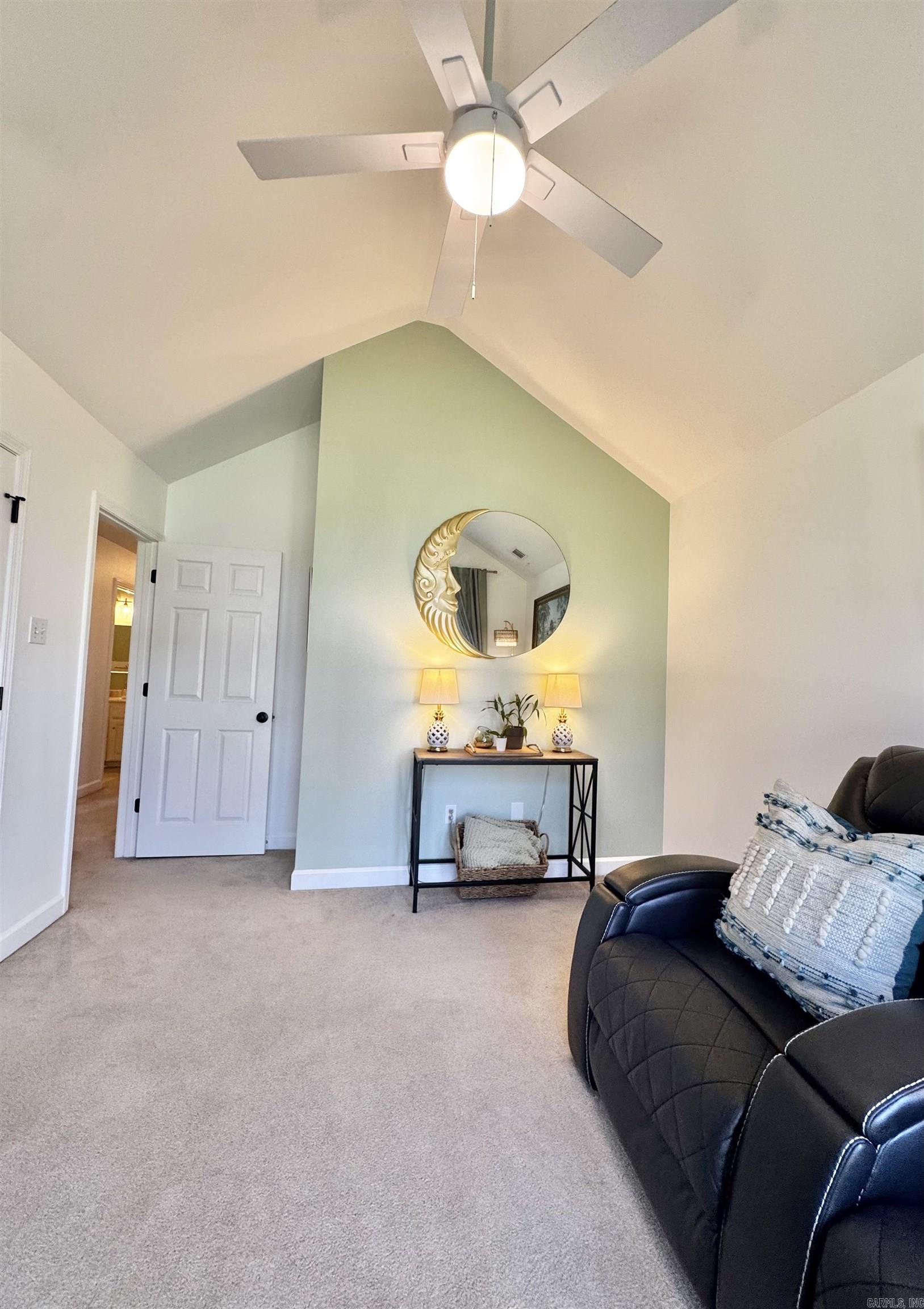 28 Weaver Circle Property Photo 14